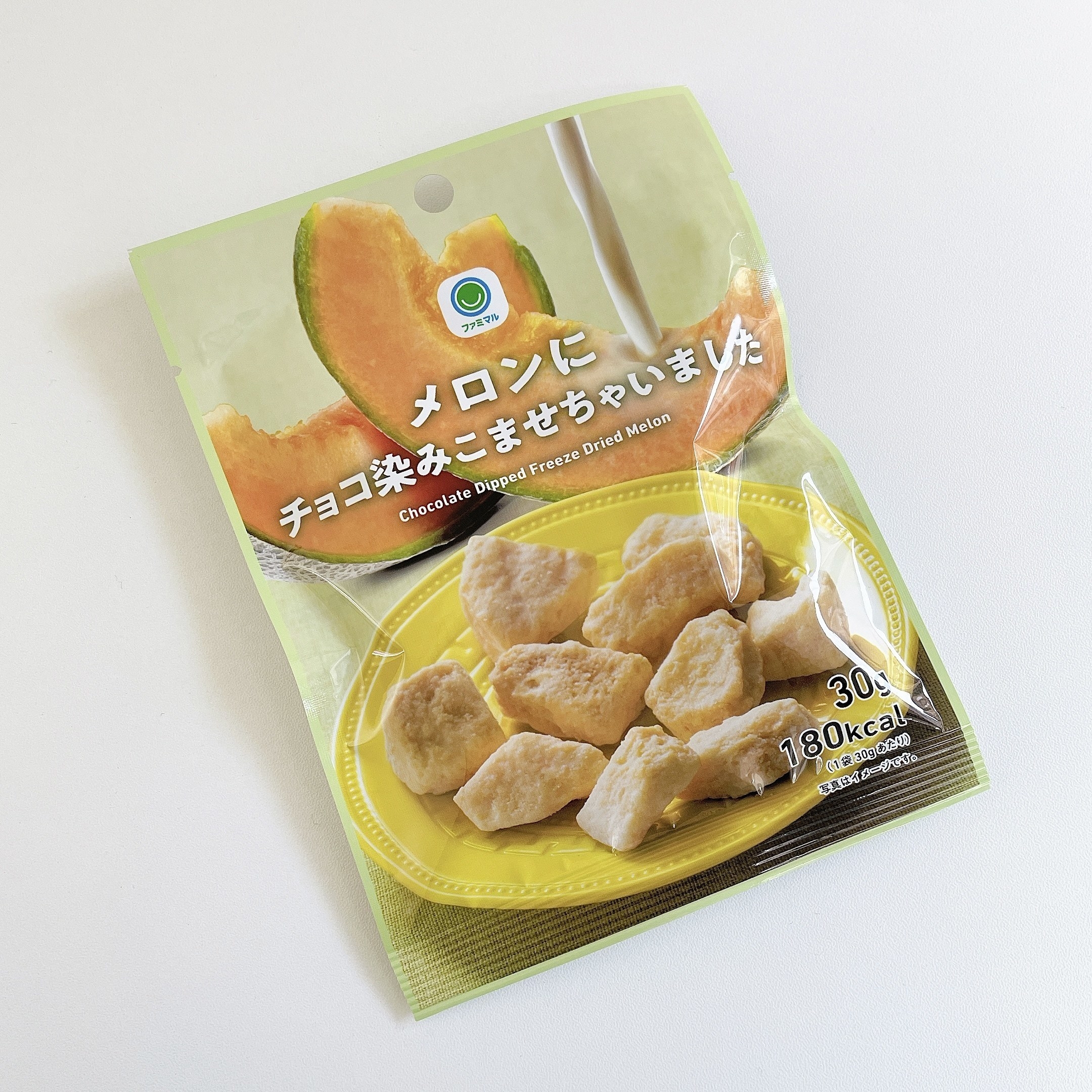 FamilyMart(ファミリーマート)のおすすめお菓子「メロンにチョコ染みこませちゃいました」