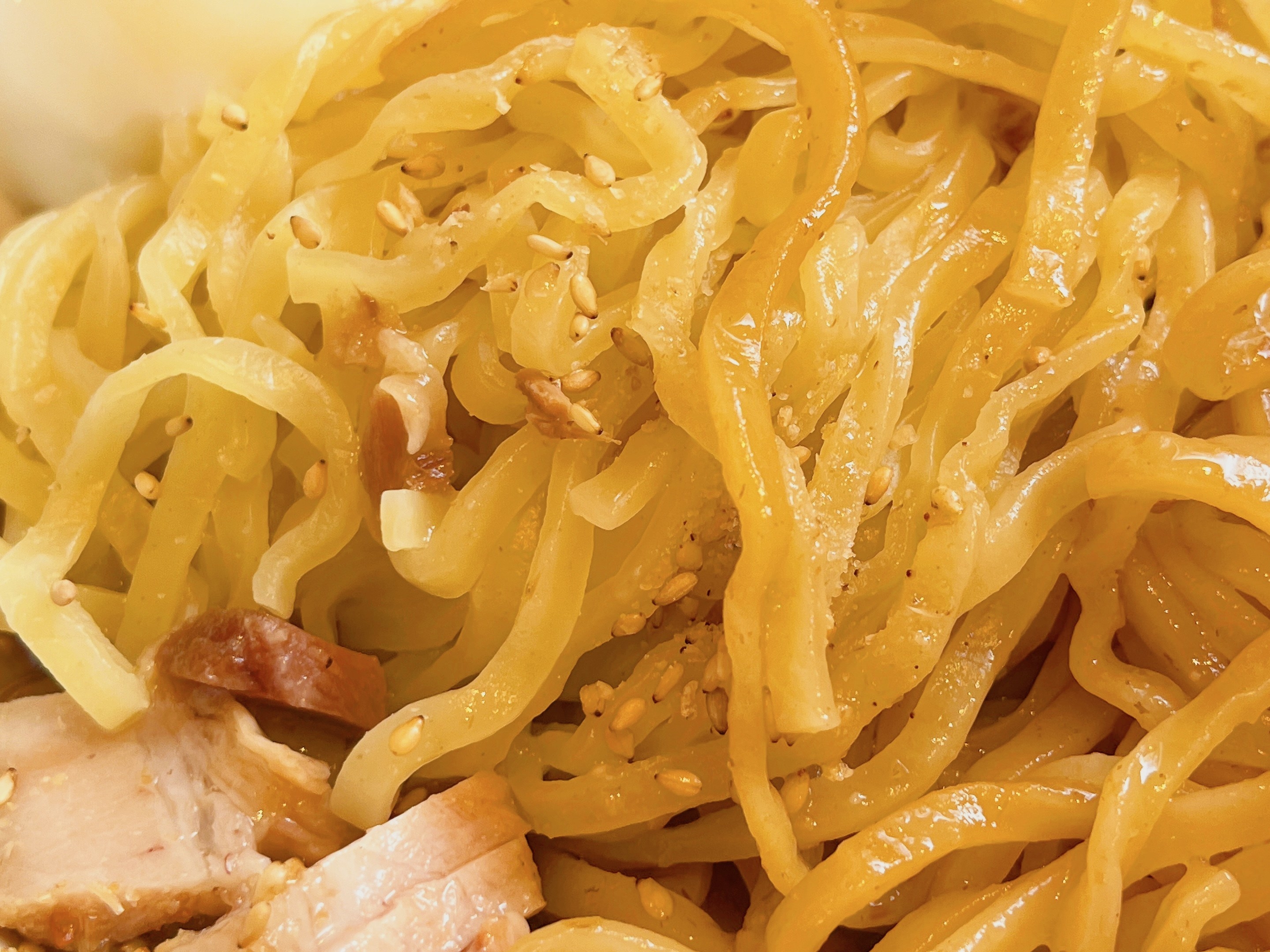 日高屋のオススメの定番メニュー「汁なしラーメン（油そば）」