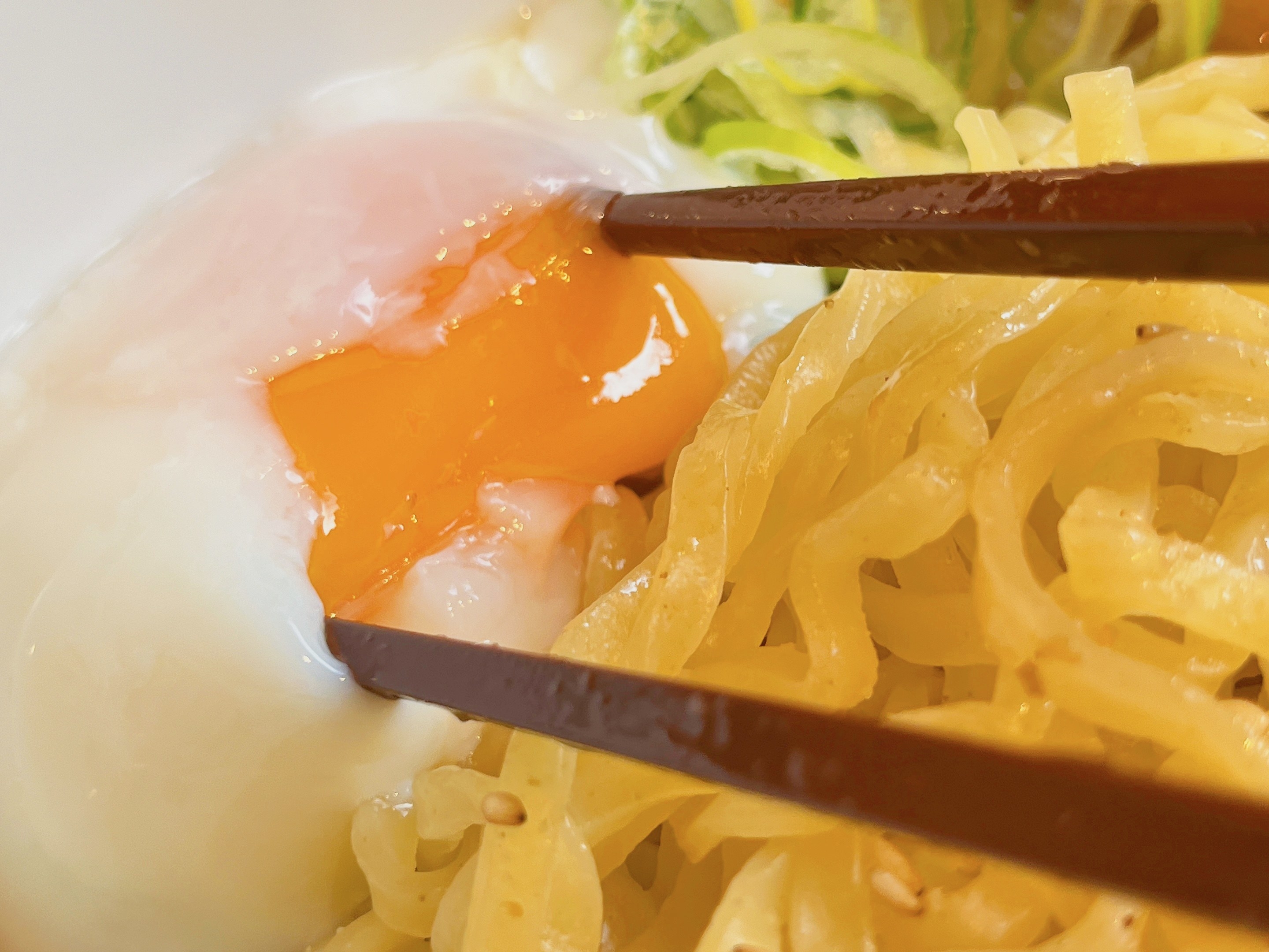 日高屋のオススメの定番メニュー「汁なしラーメン（油そば）」