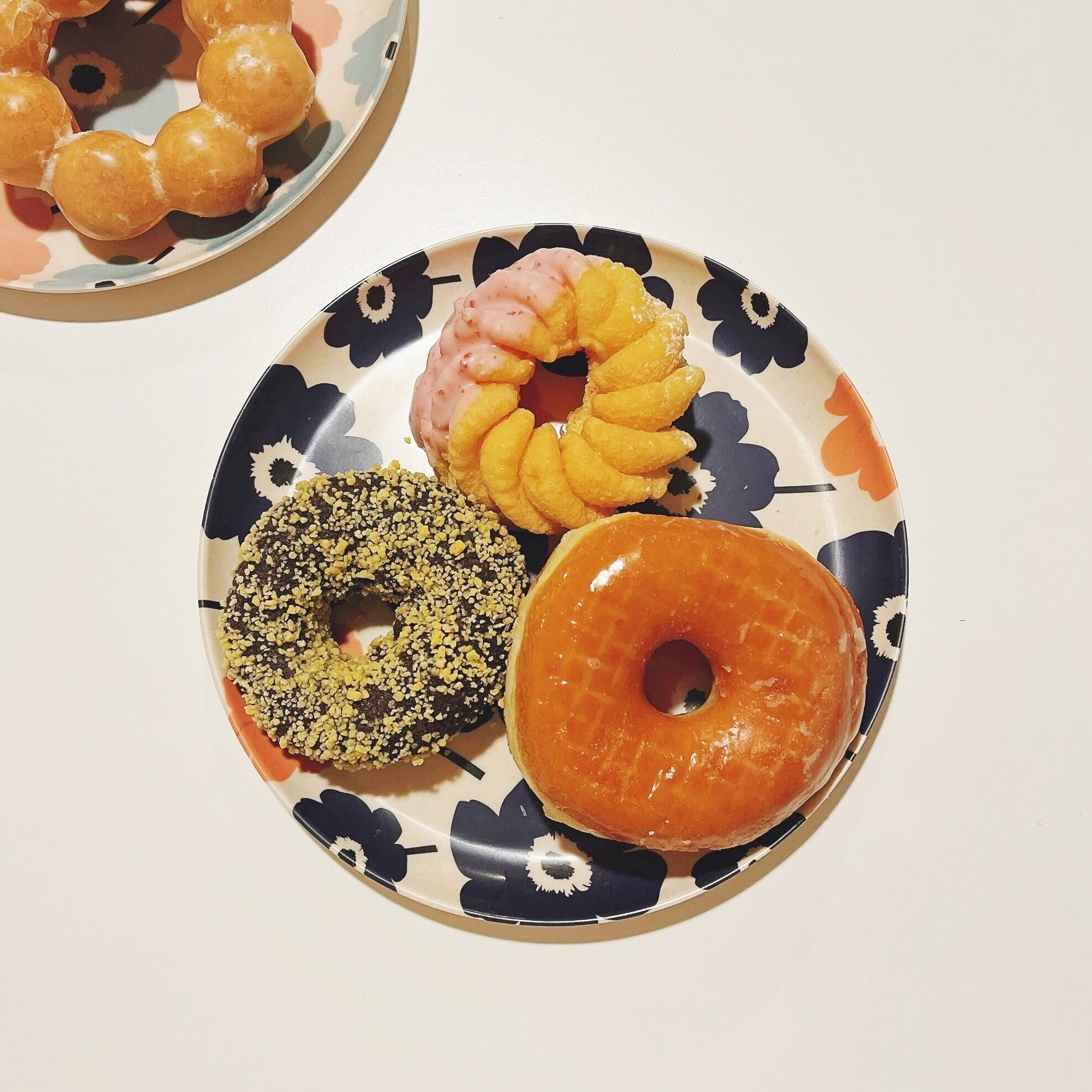 Seria(セリア)のオススメの食器「バンブーファイバー食器 丸型プレート20cm 北欧花柄」