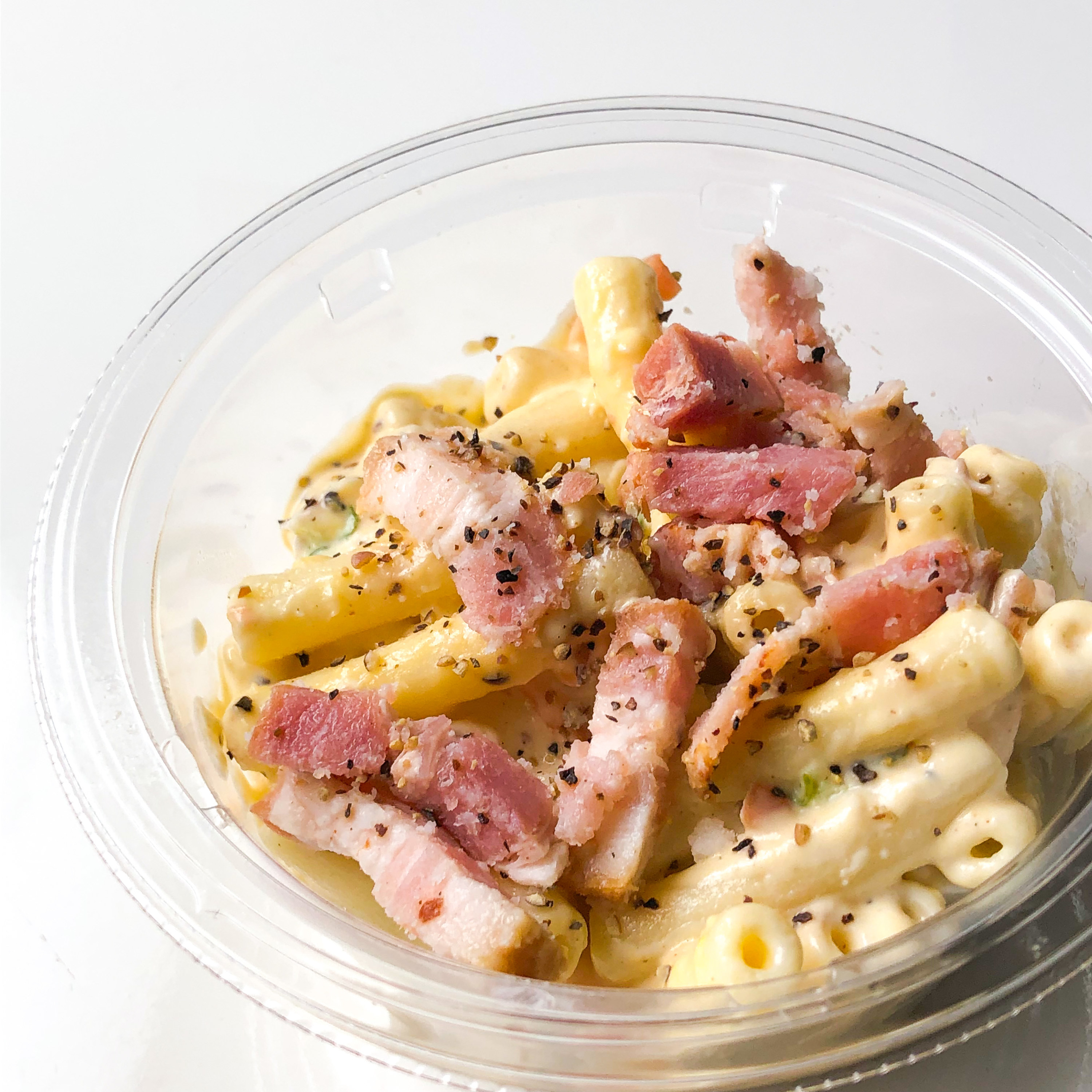 セブン-イレブンのおすすめの惣菜・おかず「ベーコンペッパーマカロニサラダ」