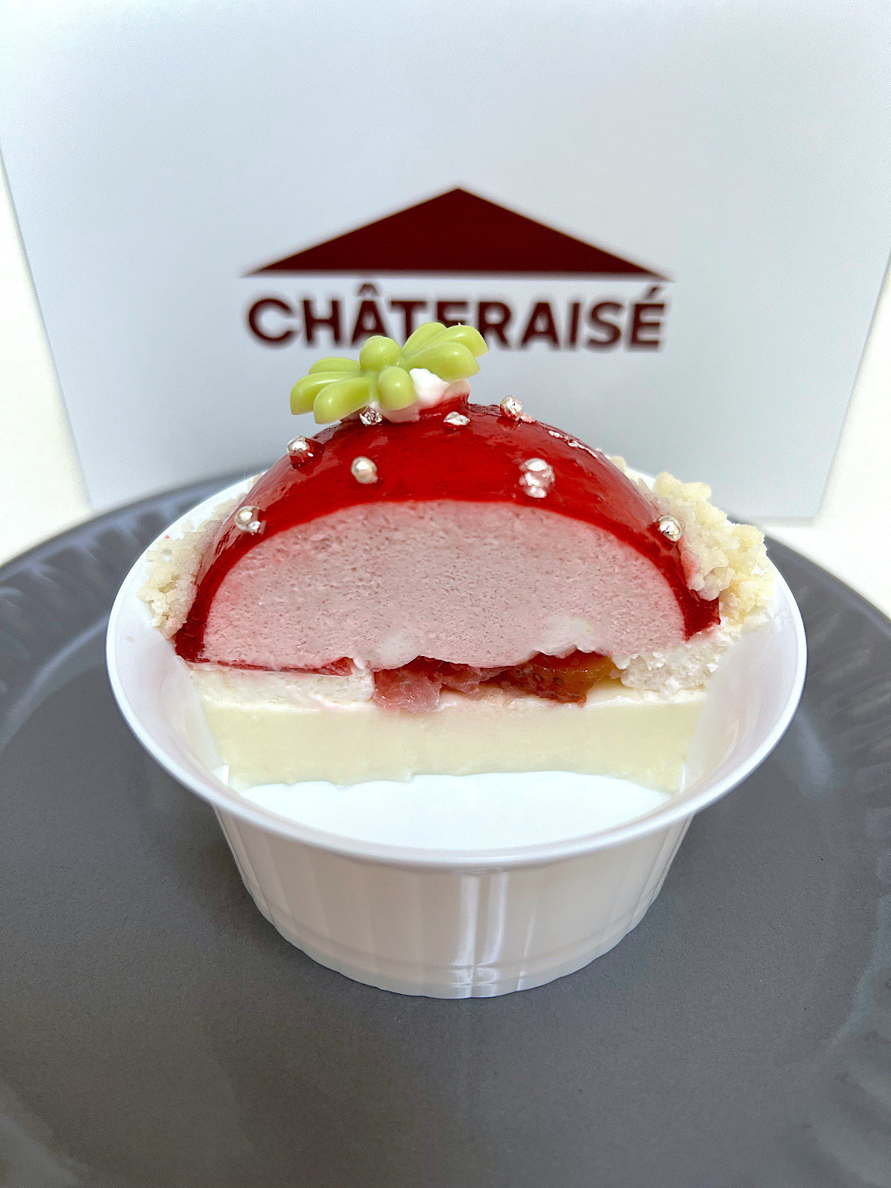 Châteraisé（シャトレーゼ）の「まんまる苺ケーキ」