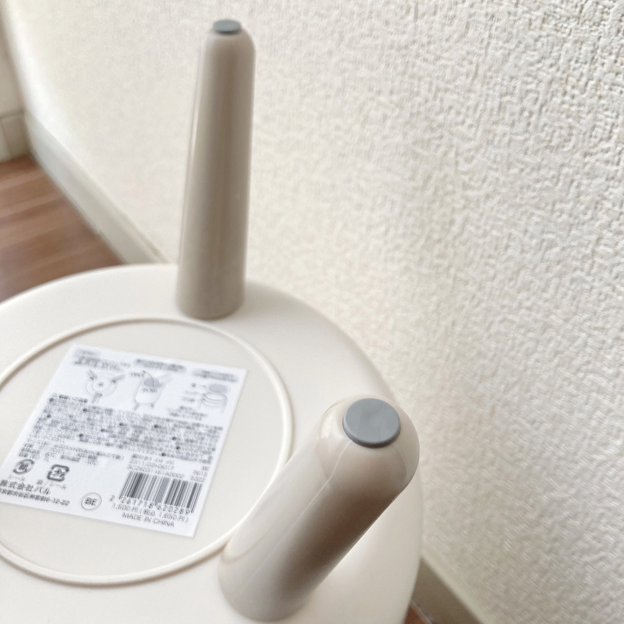 3COINS（スリーコインズ）のオススメのゴミ箱「《ごみ袋が見えない》脚付きダストボックス」