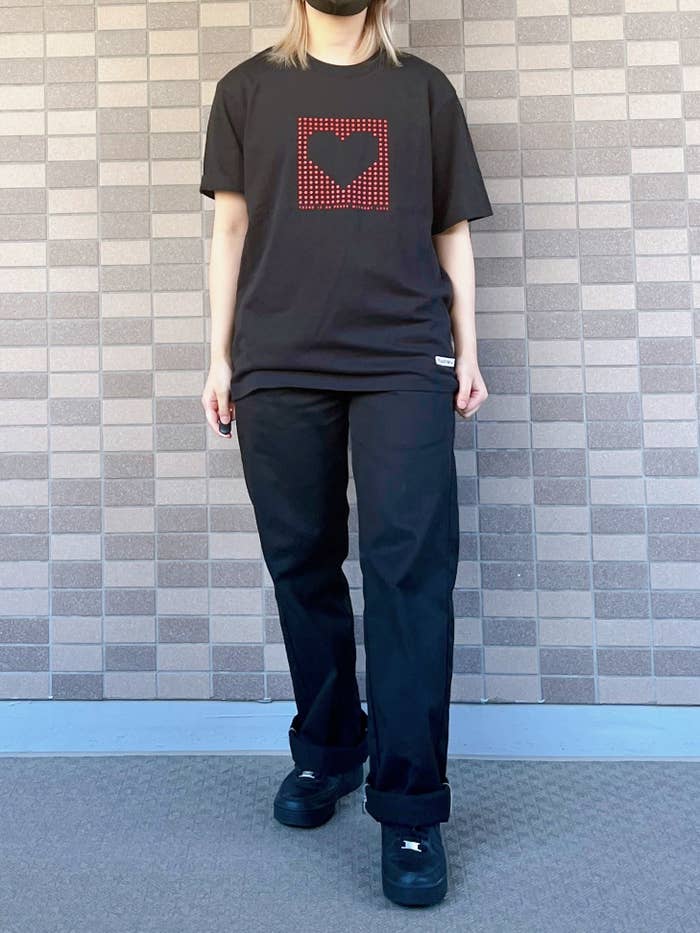 UNIQLO（ユニクロ）のオススメのトップス「PEACE FOR ALL グラフィックTシャツ（半袖・レギュラーフィット）イナモト・レイ」