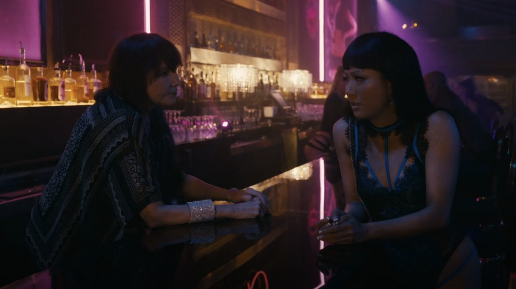Constance Wu talking with the bartender in &quot;Hustlers&quot;