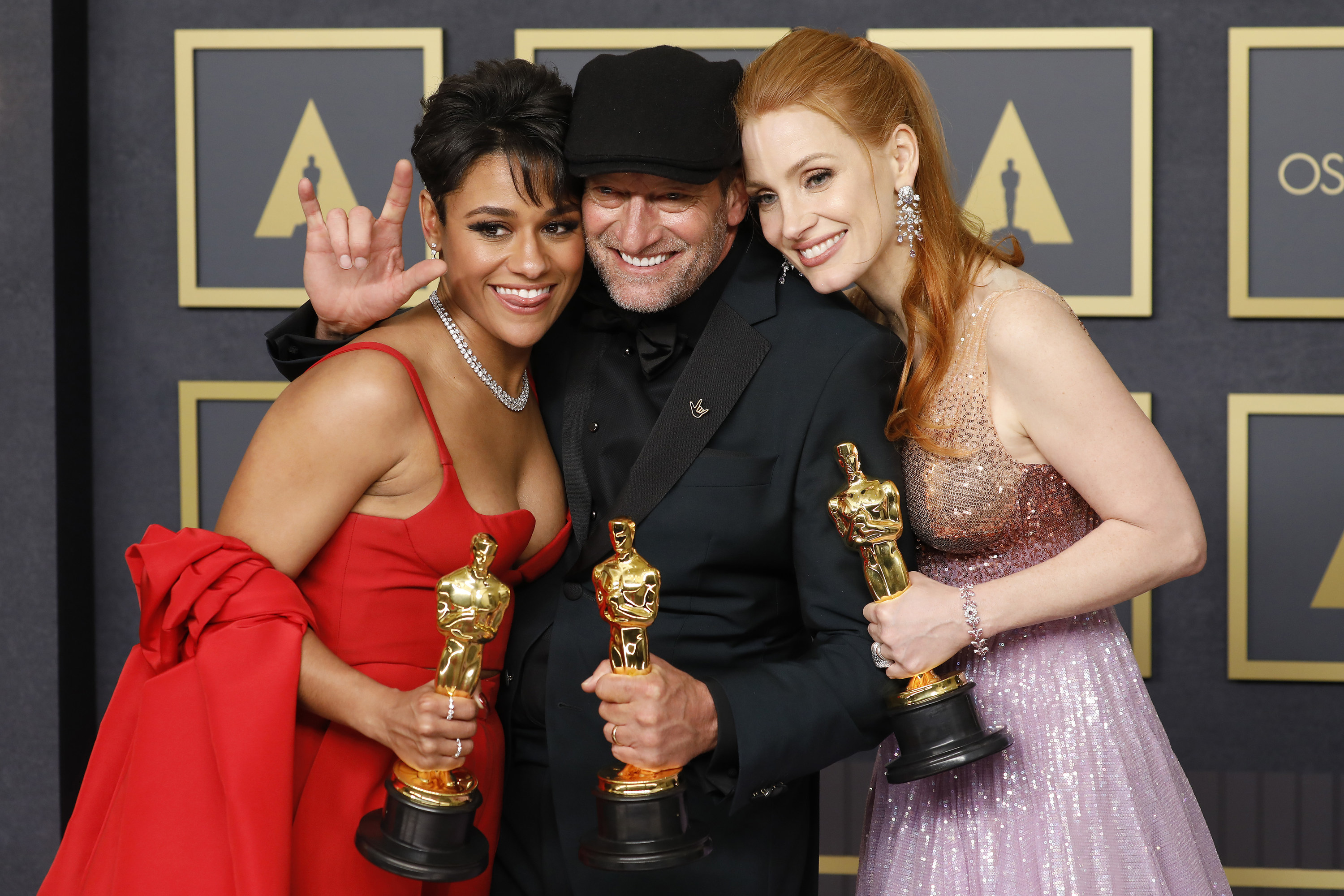 Celebs holding their Oscars