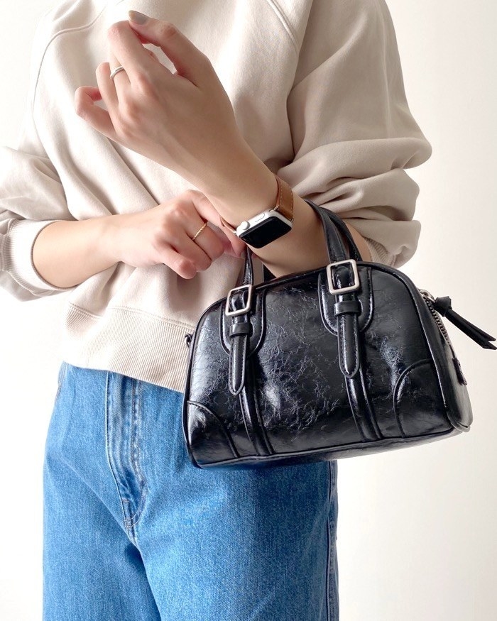 ZARA(ザラ)のおすすめのレディースアイテム「バックル バッグ」