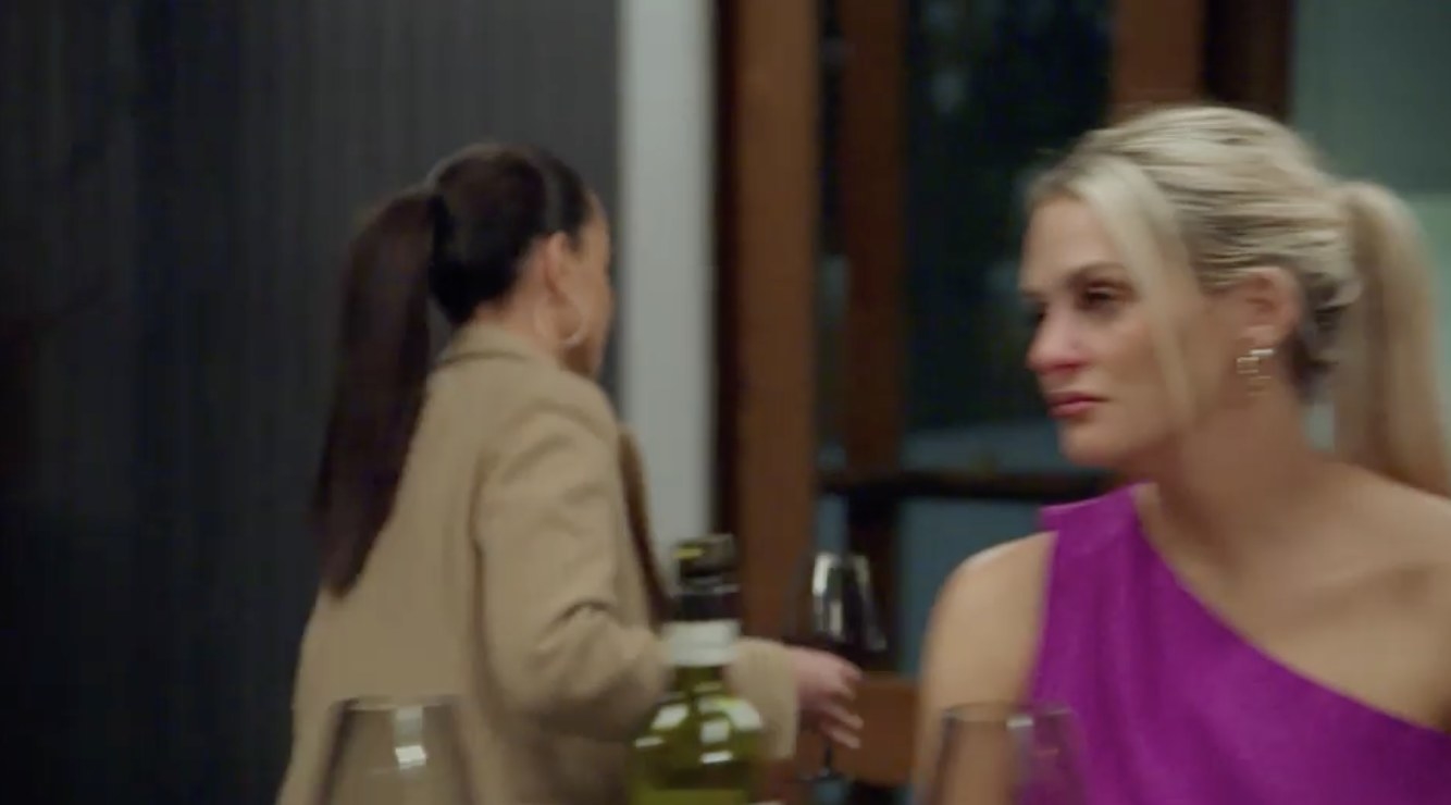 Bronte leaves girls&#x27; night, Married at First Sight