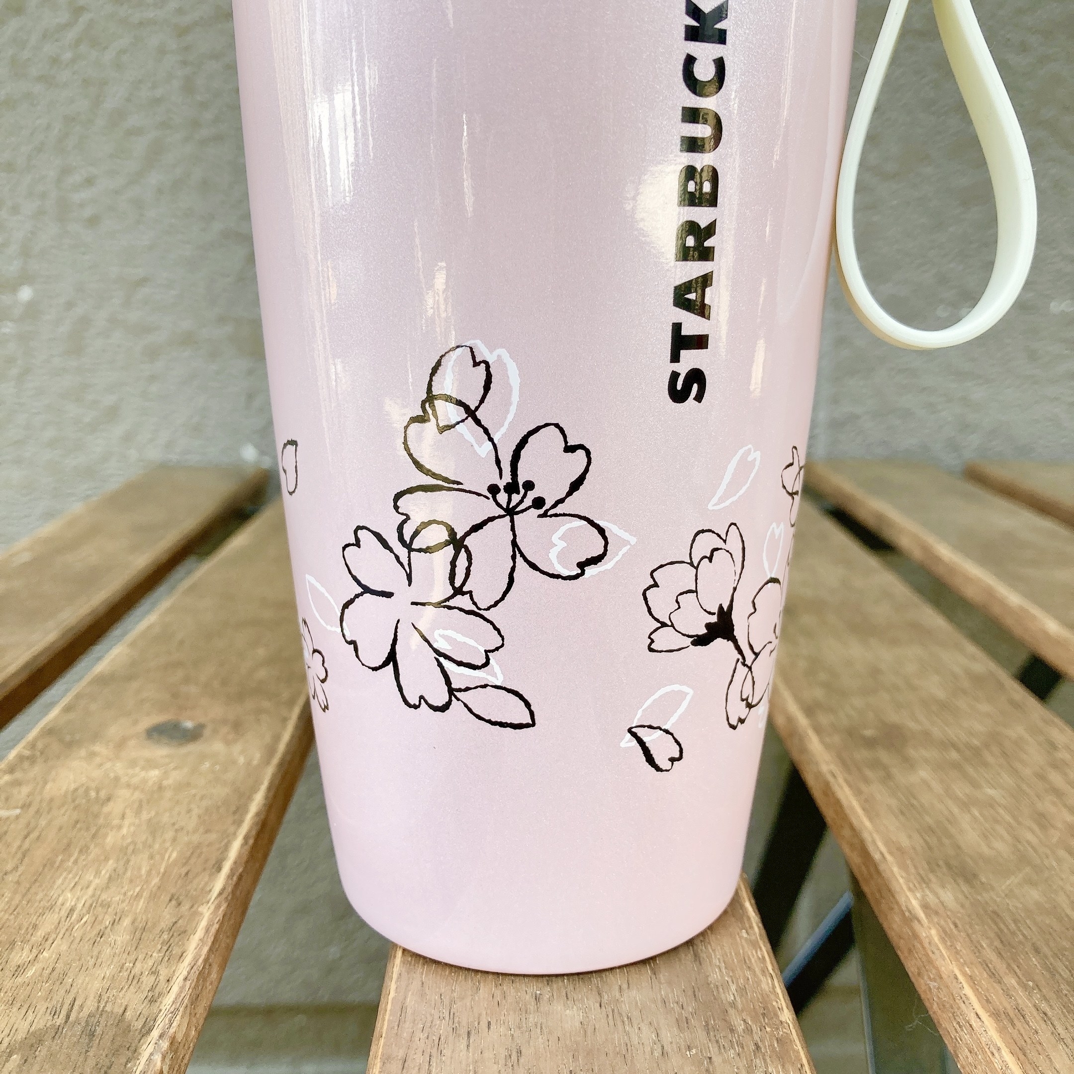 こんな可愛いの、買うに決まってる！【スタバ】の「新作ボトル」桜