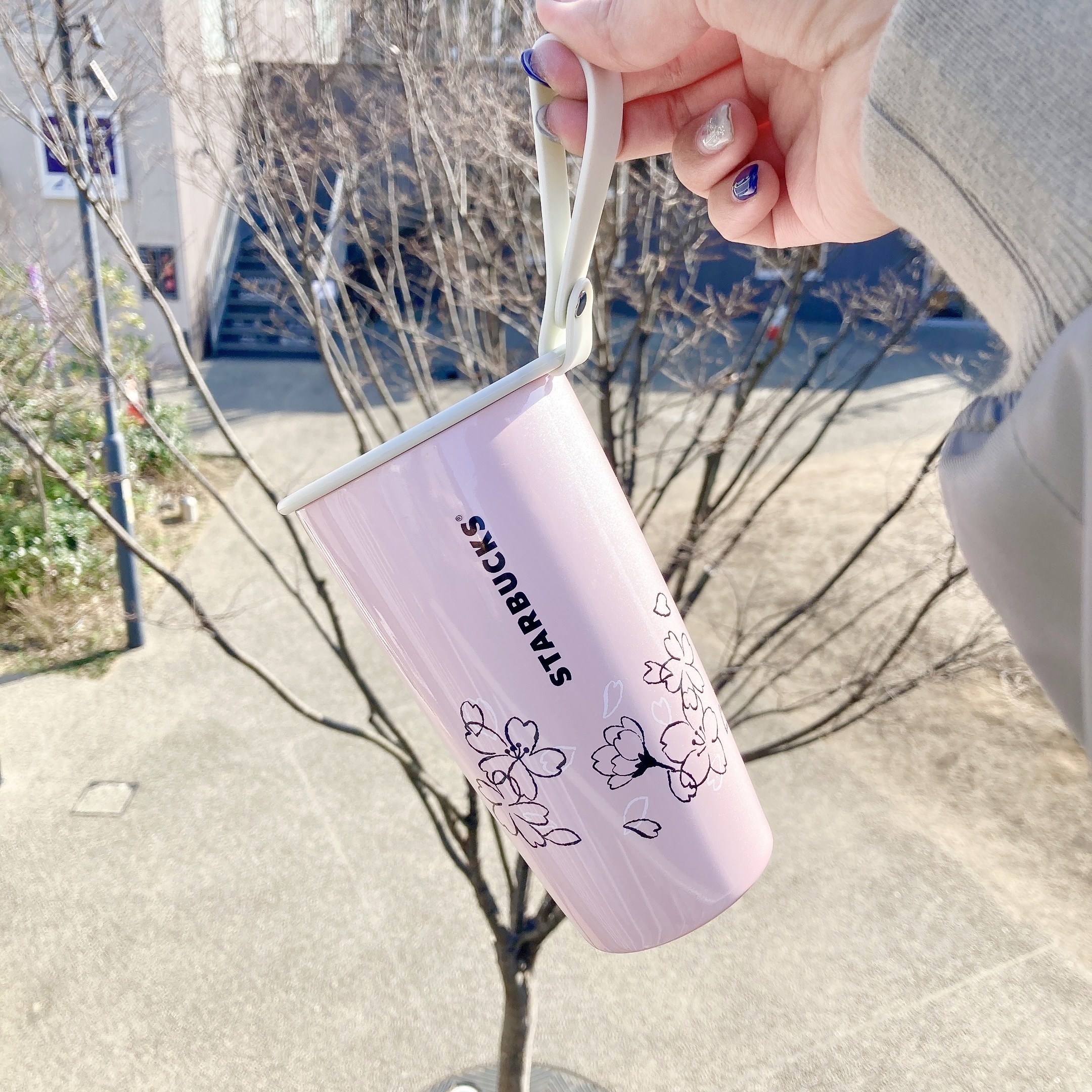 こんな可愛いの、買うに決まってる！【スタバ】の「新作ボトル」桜