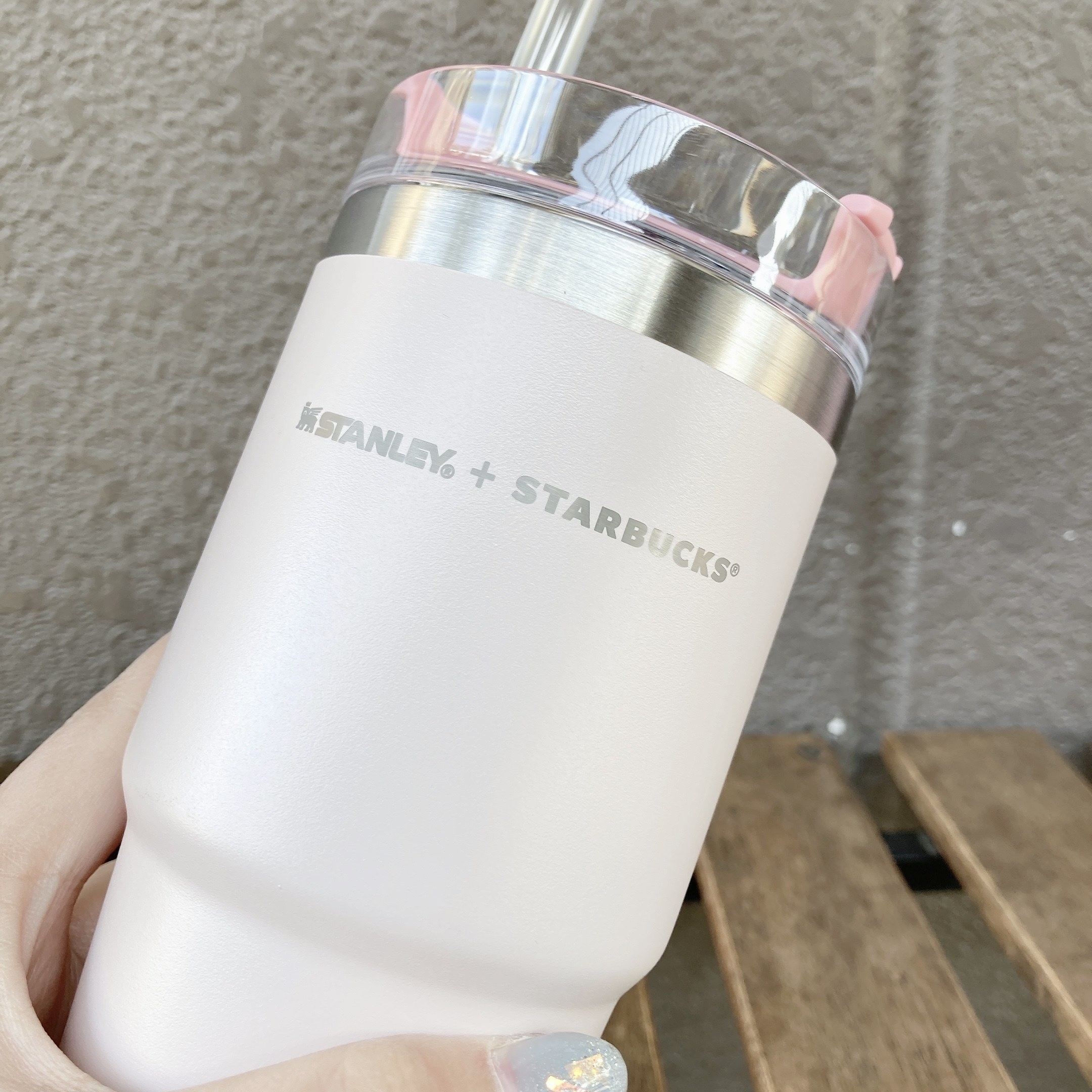 3WAYで使えてめっちゃ万能！【スタバ×人気ブランド】の「コラボ