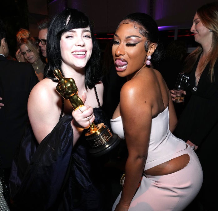 billie and megan with the award