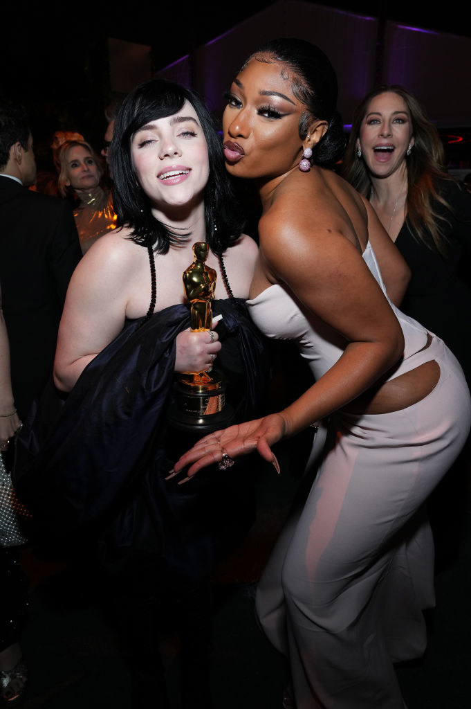 billie and megan with the award