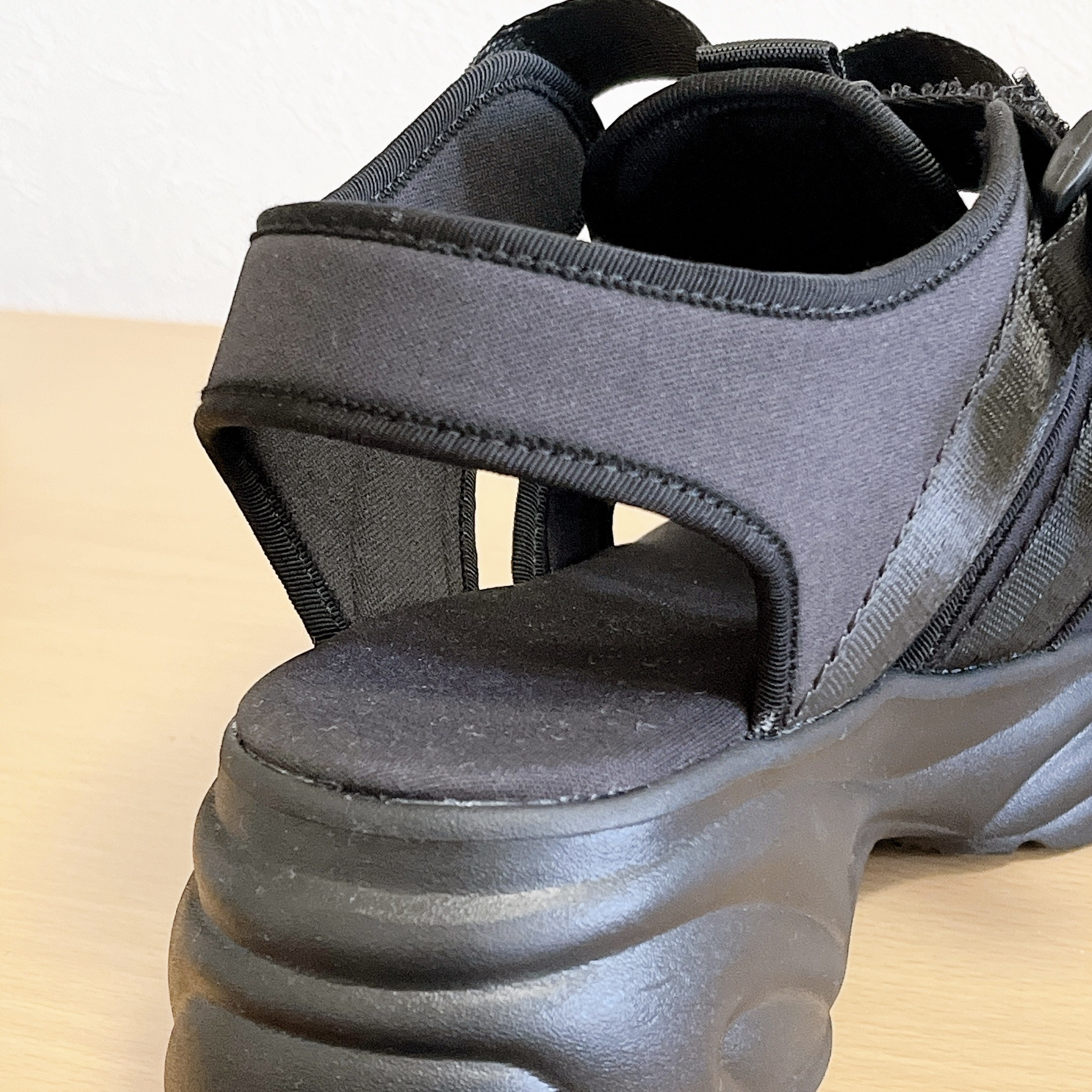 GUのおすすめのサンダル「ボリュームソールスポーツサンダル」