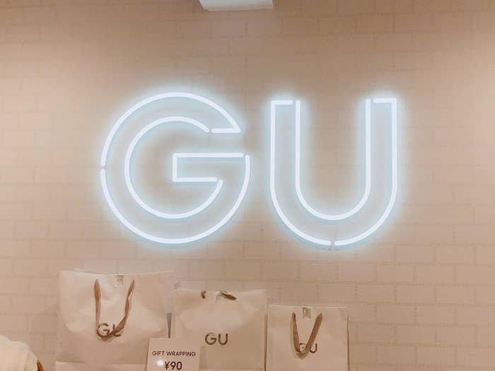 GU（ジーユー）のおすすめトップス「ワイドVネックセーター（長袖）Q」