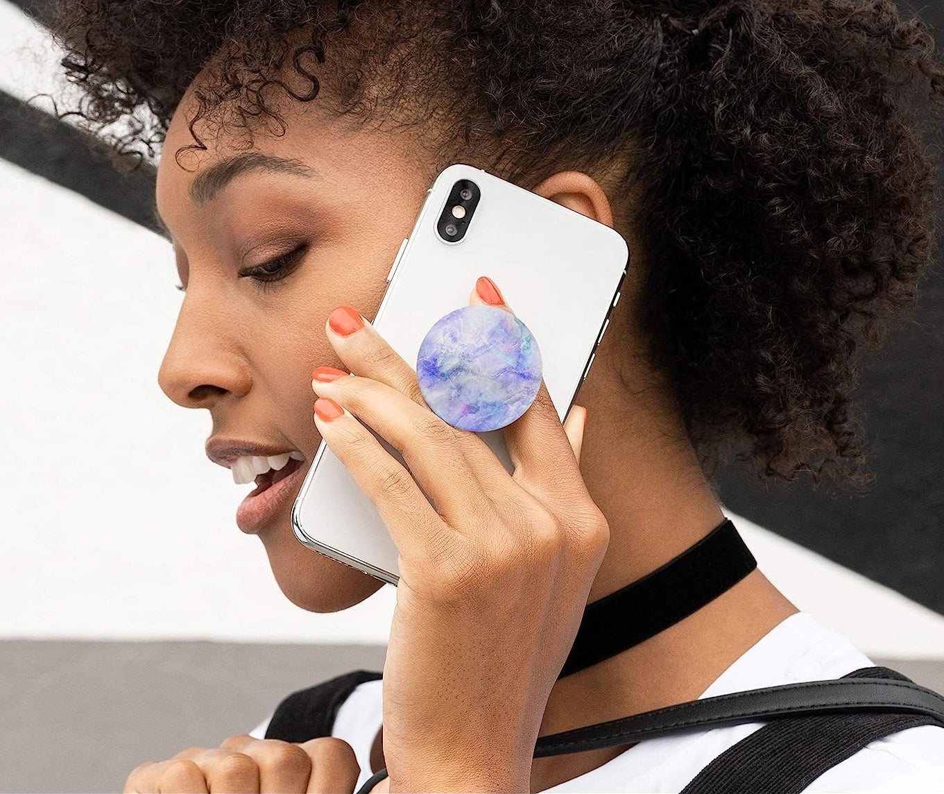 a person holding their phone using the popsockets grip