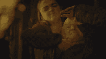 Arya slitting Walder Frey&#x27;s throat