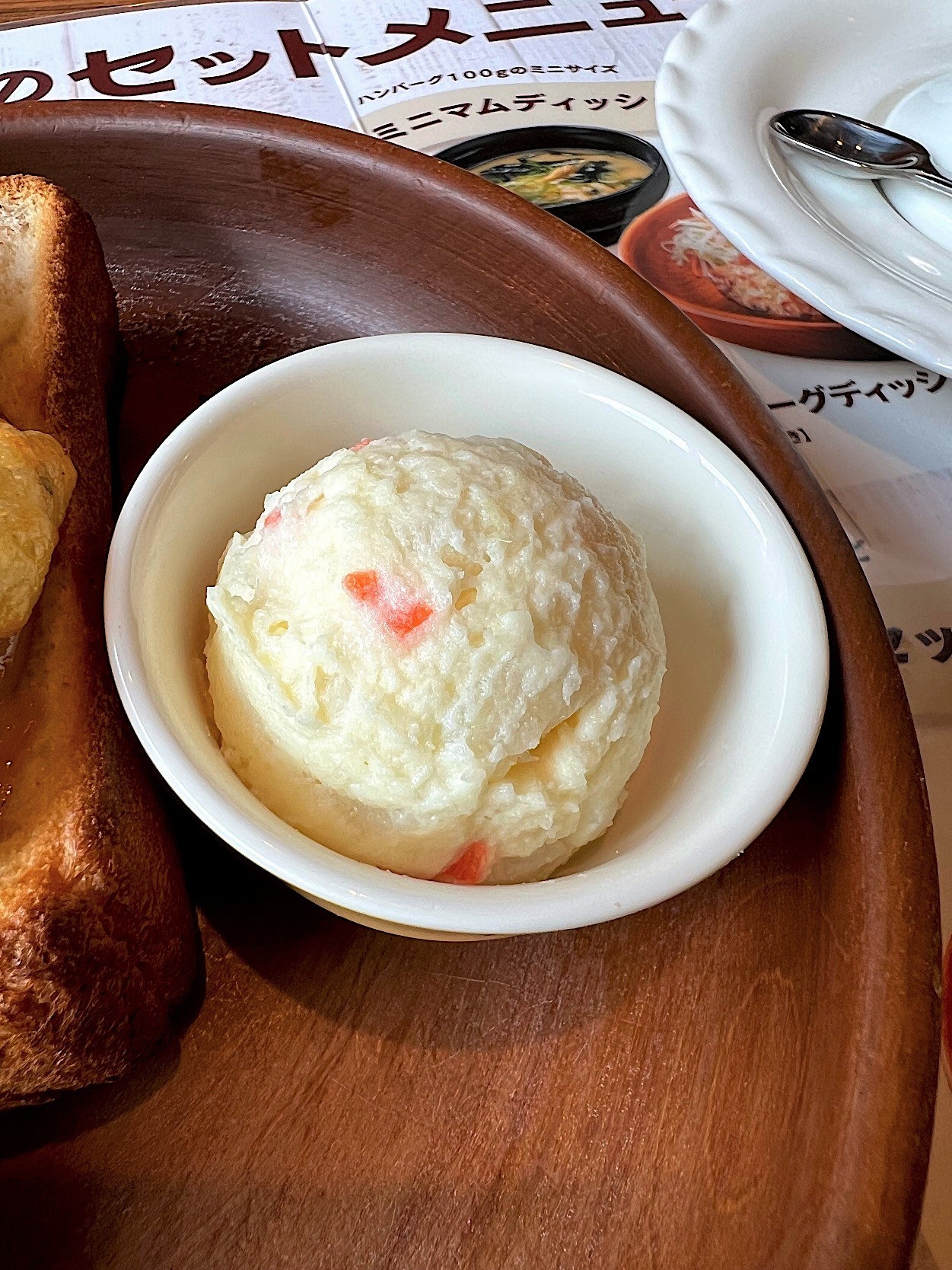 びっくりドンキーのおすすめモーニングセット「ポテサラトーストセット」