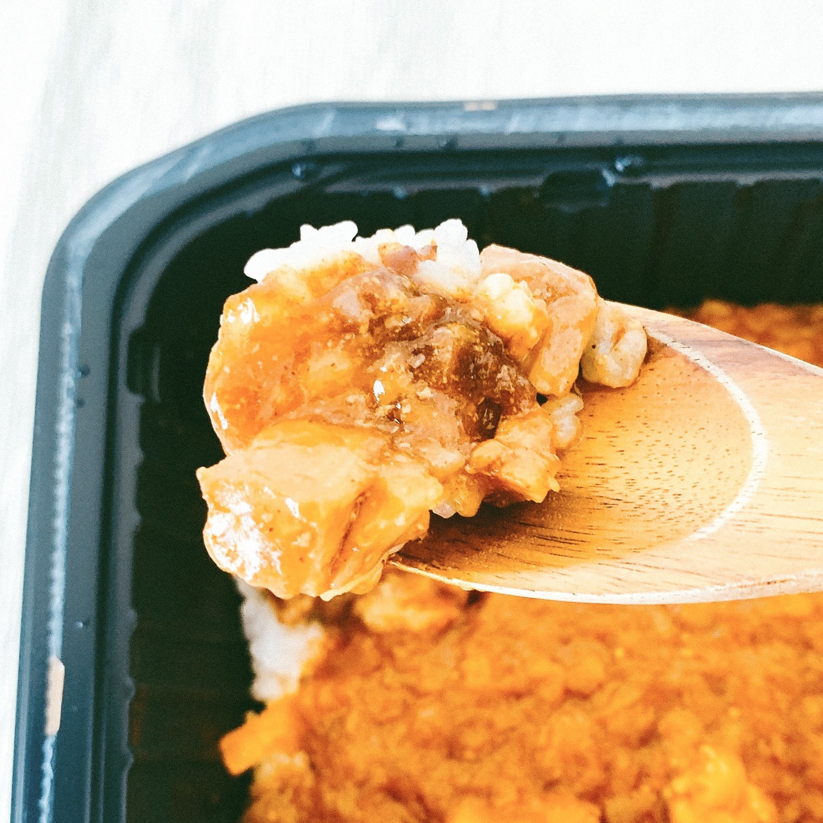 セブン-イレブンのおすすめの冷凍食品「EASE UP魯珈監修 ろかプレート」