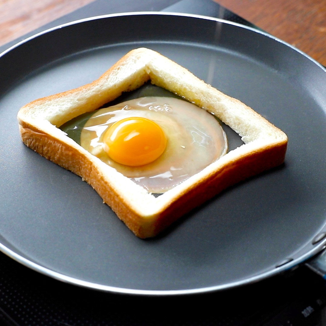 ワンパンハムエッグトースト レシピ・作り方｜Tasty
