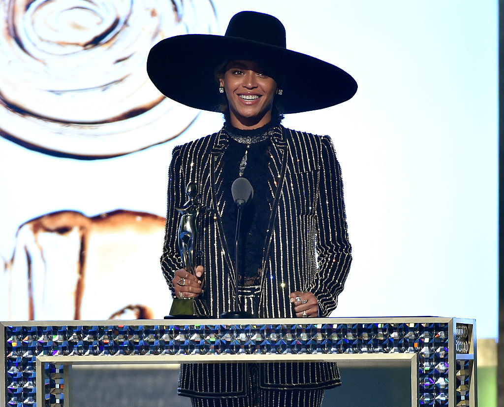beyonce at the 2016 cfda awards during her acceptance speech
