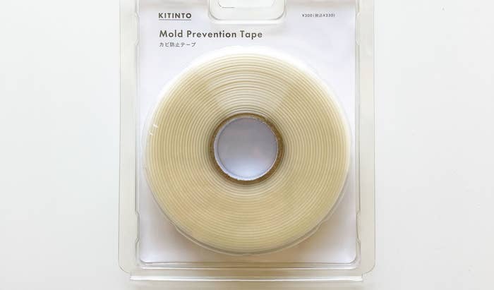 3COINS(スリーコインズ)の便利アイテム「【KITINTO】カビ防止テープ:5m」