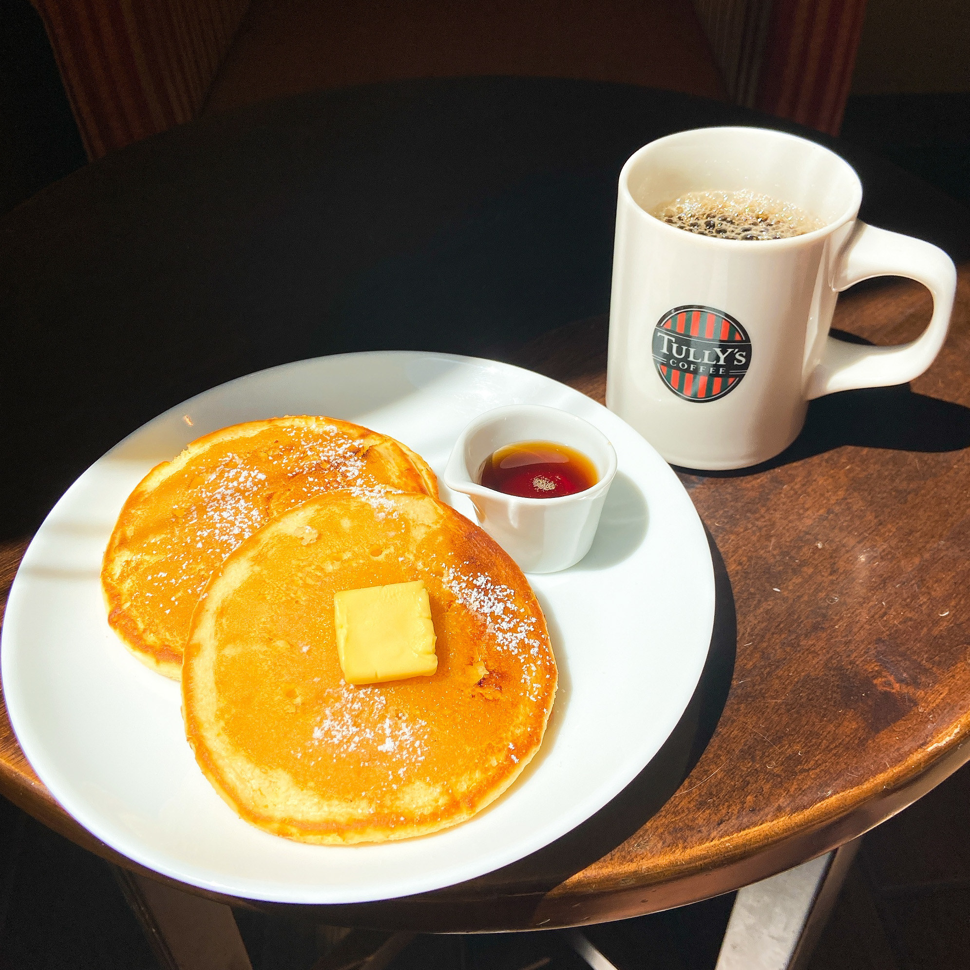 Tully's Coffee(タリーズコーヒー)の贅沢モーニング「ピュアメープルとバターのパンケーキ」
