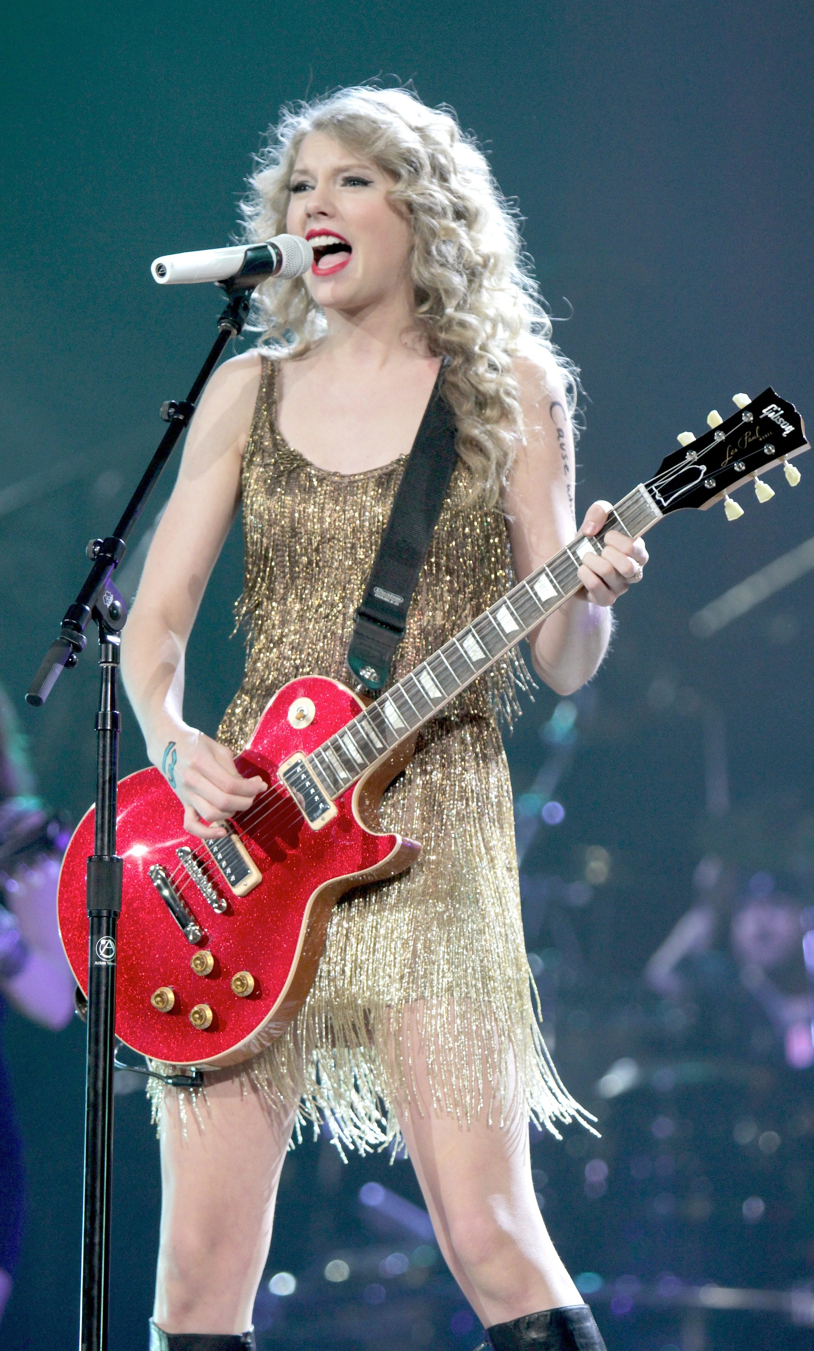 Photos: Five Reasons to Think Taylor Swift Is John Mayer's “Paper Doll”