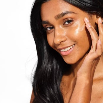 model putting the serum on their face