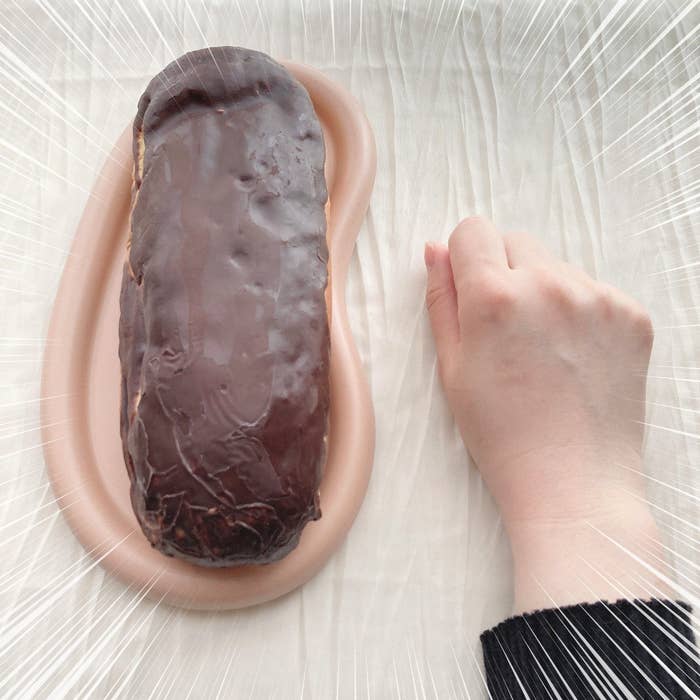 LAWSON（ローソン）のオススメの菓子パン「食べ応え満足！チョコシューロール」