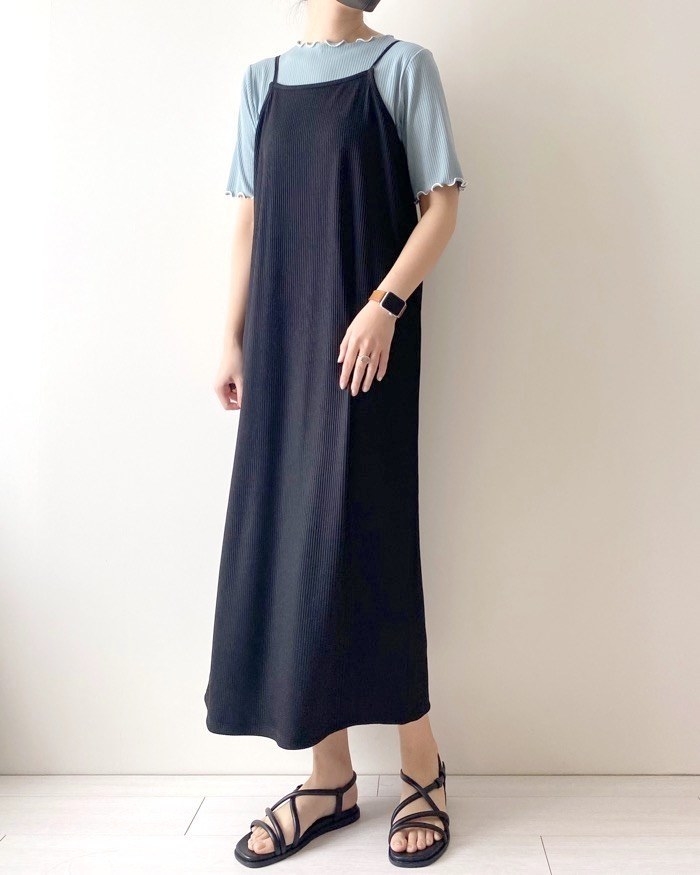 GU(ジーユー)のおすすめレディースファッション「リブキャミソールワンピース」のコーディネート