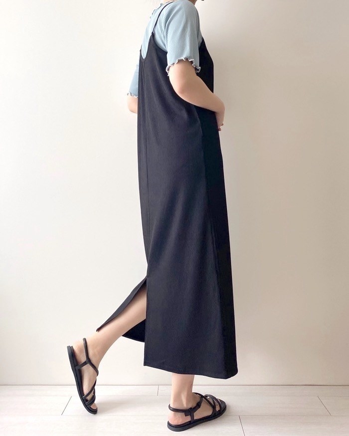 GU(ジーユー)のおすすめレディースファッション「リブキャミソールワンピース」のコーディネート