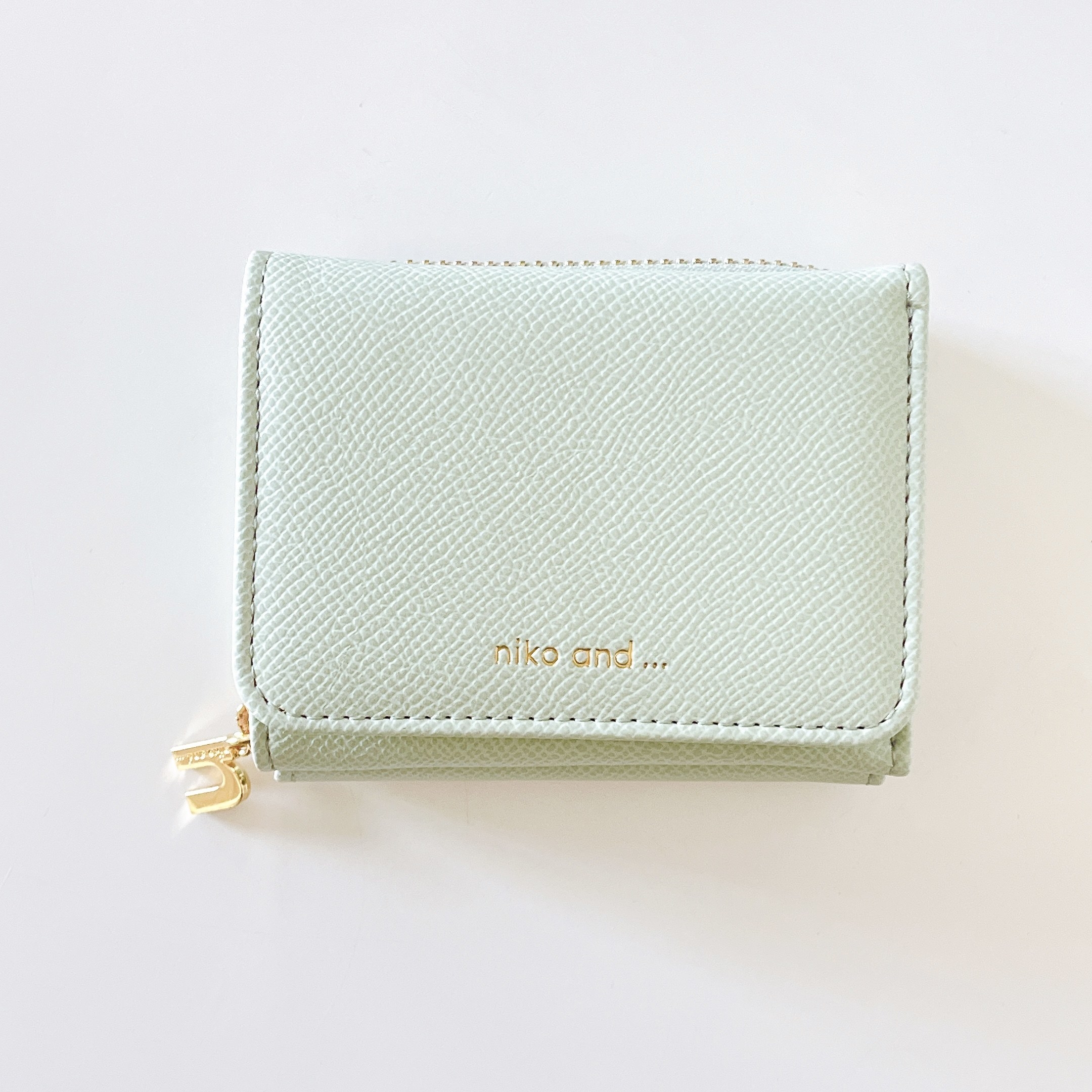 niko and…（ニコ アンド）のおすすめの財布「オリジナルロゴ三つ折りミニ財布」