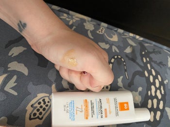 A reviewer applying the sunscreen