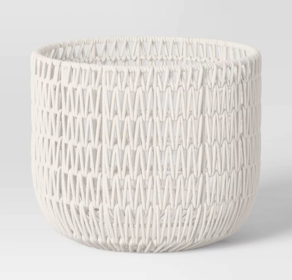 weaved rope basket