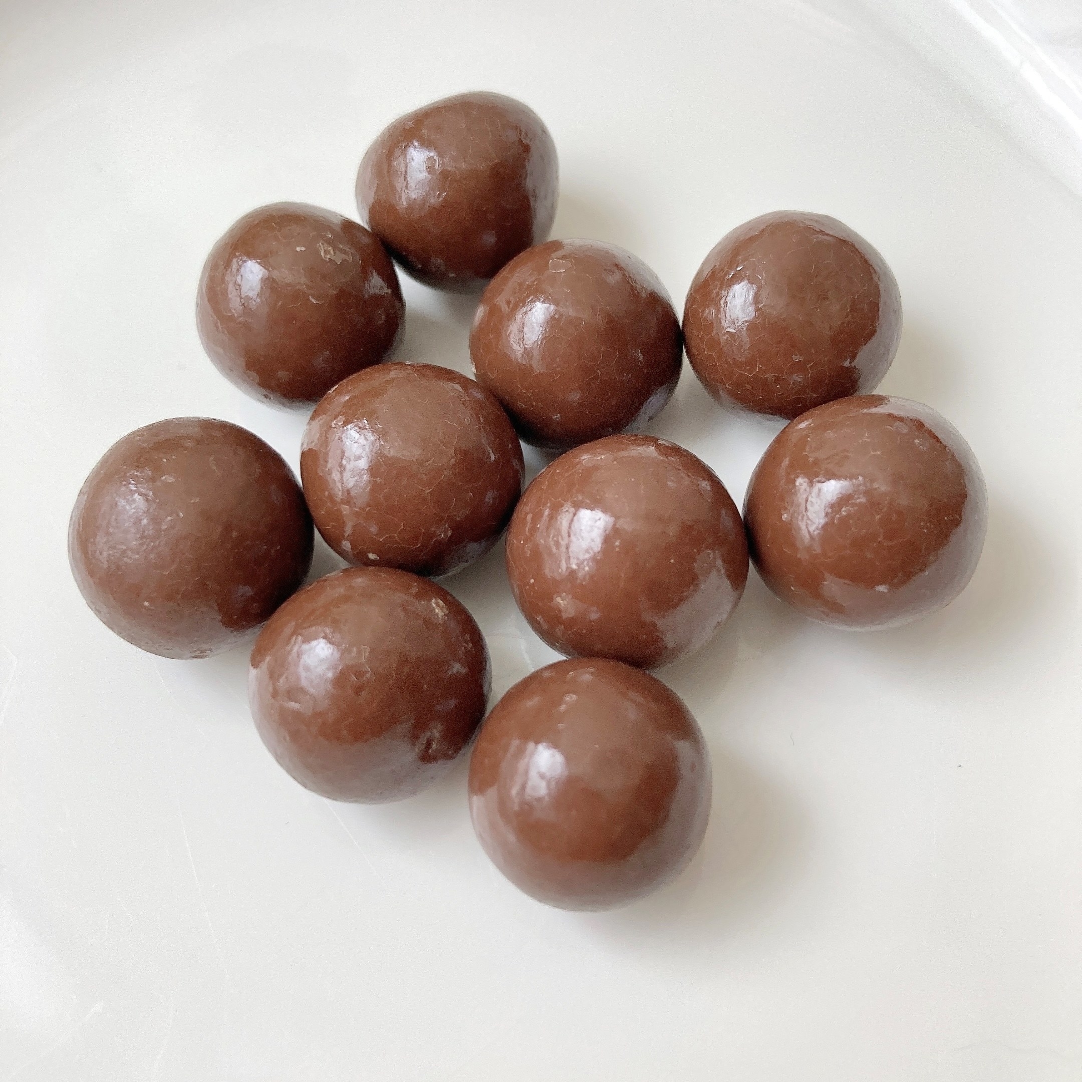 セブン-イレブンのオススメのスイーツ「7プレミアム チョコっとグミ シャインマスカット味」