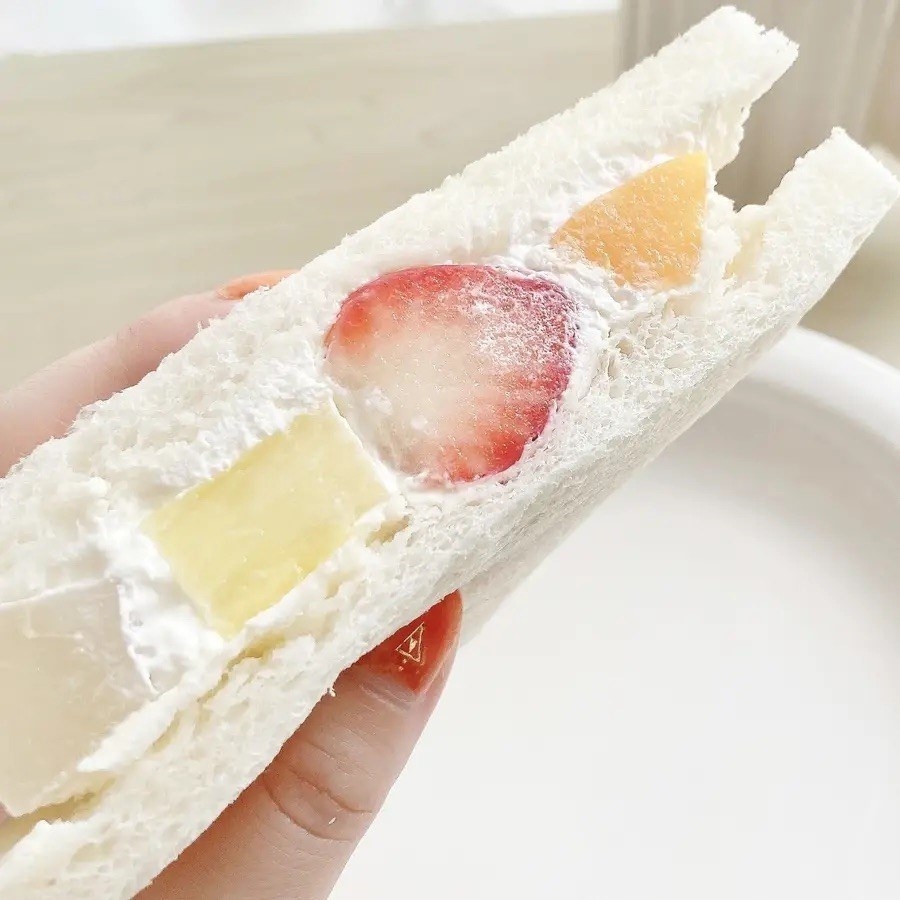 LAWSON(ローソン)のおすすめスイーツ「フルーツたっぷりサンド」