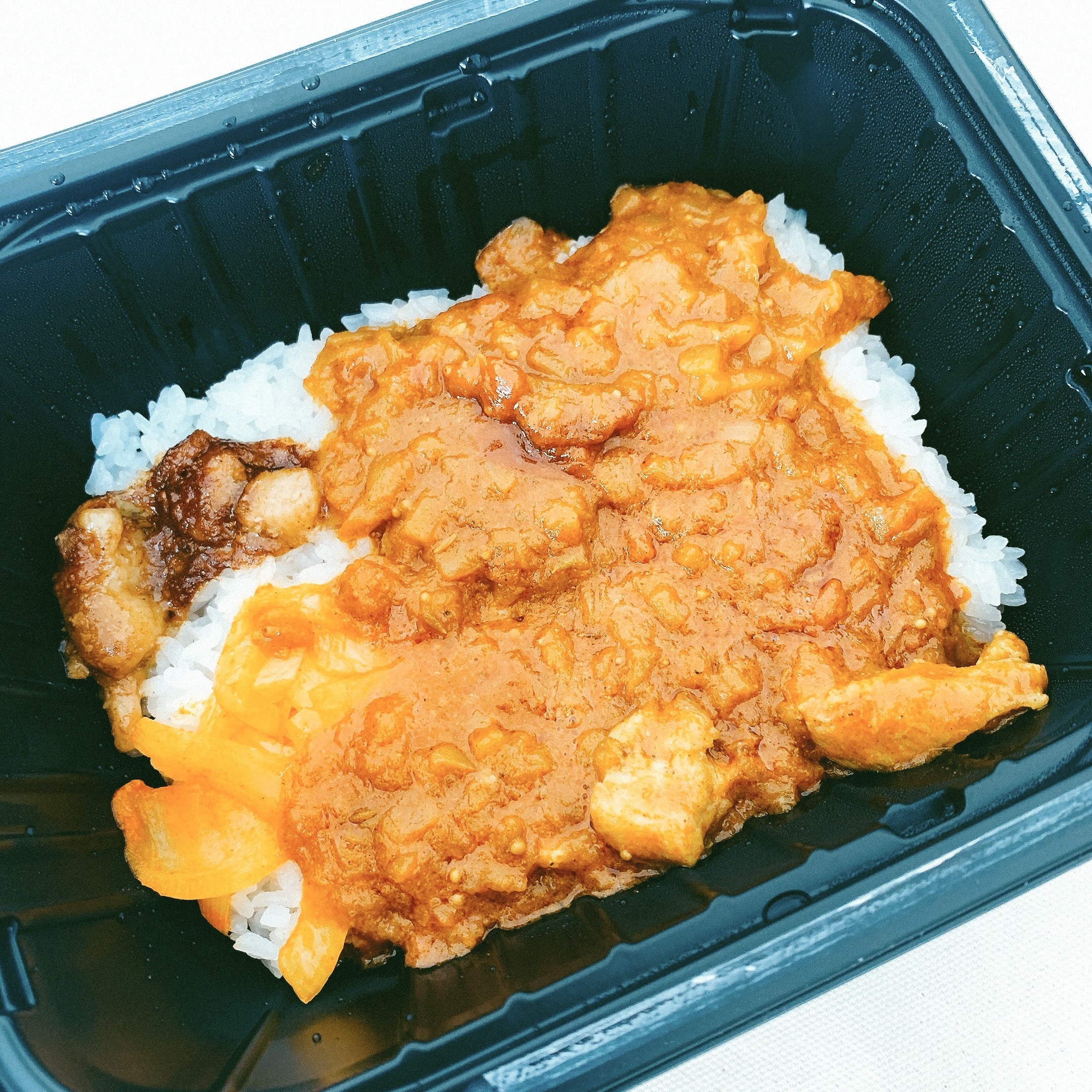 セブン-イレブンのおすすめの冷凍食品「EASE UP魯珈監修 ろかプレート」