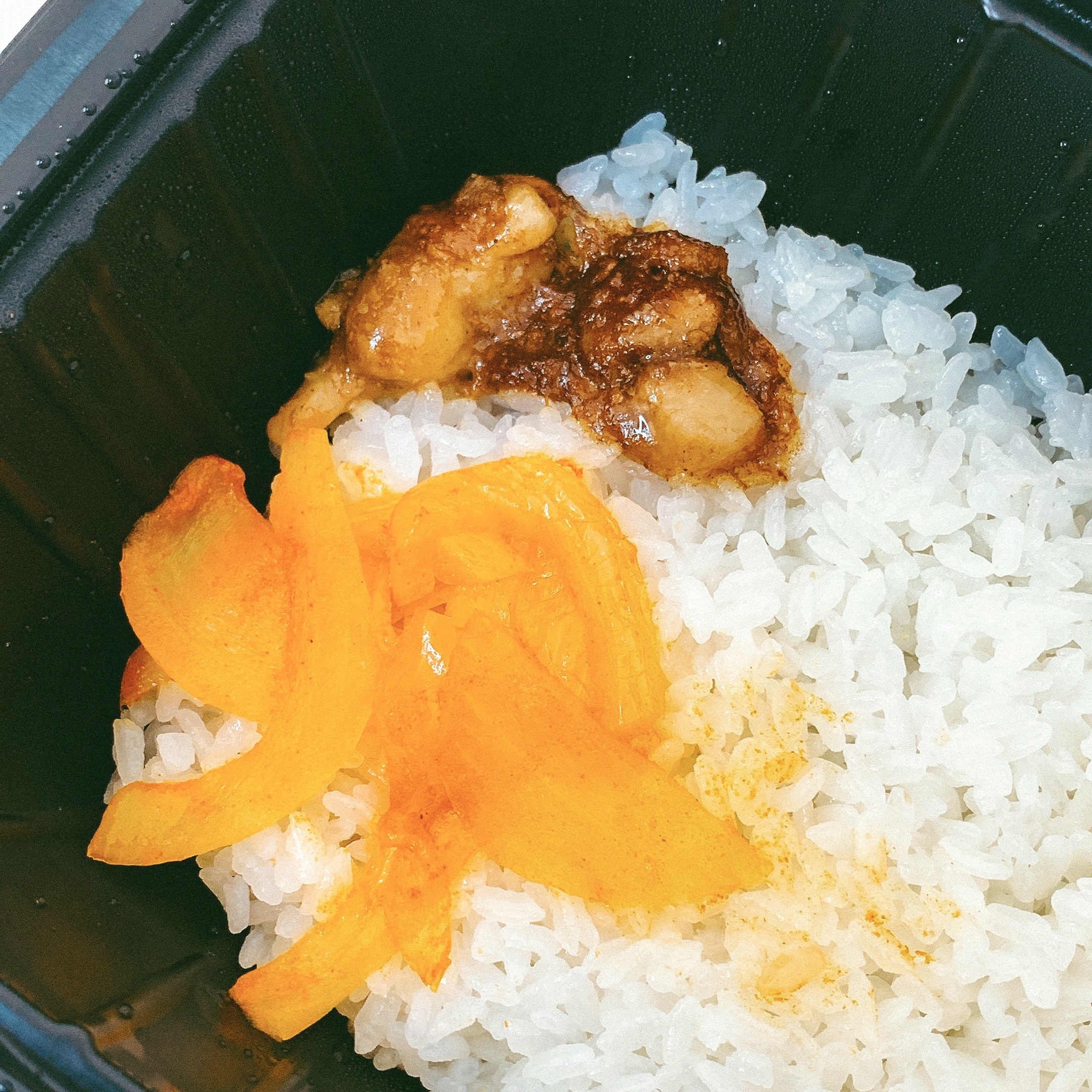 セブン-イレブンのおすすめの冷凍食品「EASE UP魯珈監修 ろかプレート」