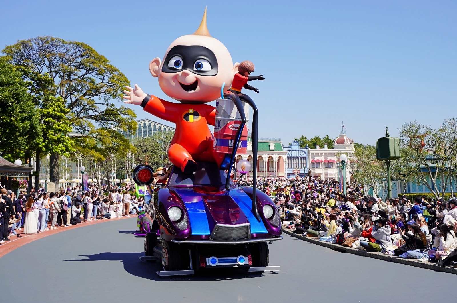 ディズニーランドで開催中の40周年プログラム「ディズニー・ハーモニー・イン・カラー」