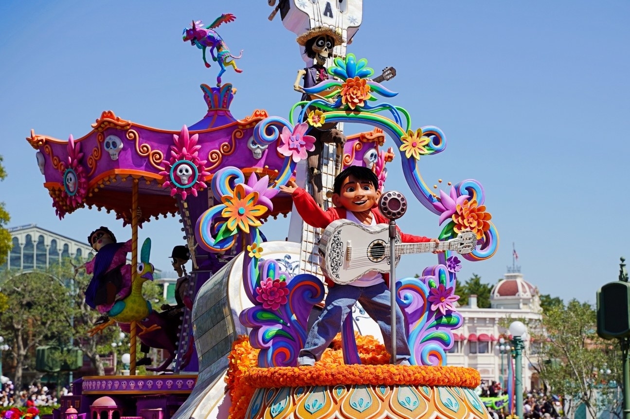 ディズニーランドで開催中の40周年プログラム「ディズニー・ハーモニー・イン・カラー」