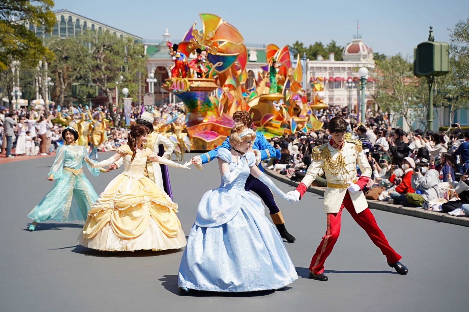 ディズニーランドで開催中の40周年プログラム「ディズニー・ハーモニー・イン・カラー」