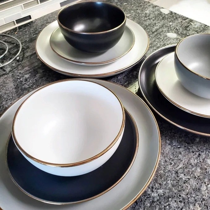 a reviewer pic of gilt-edge plates in different colors