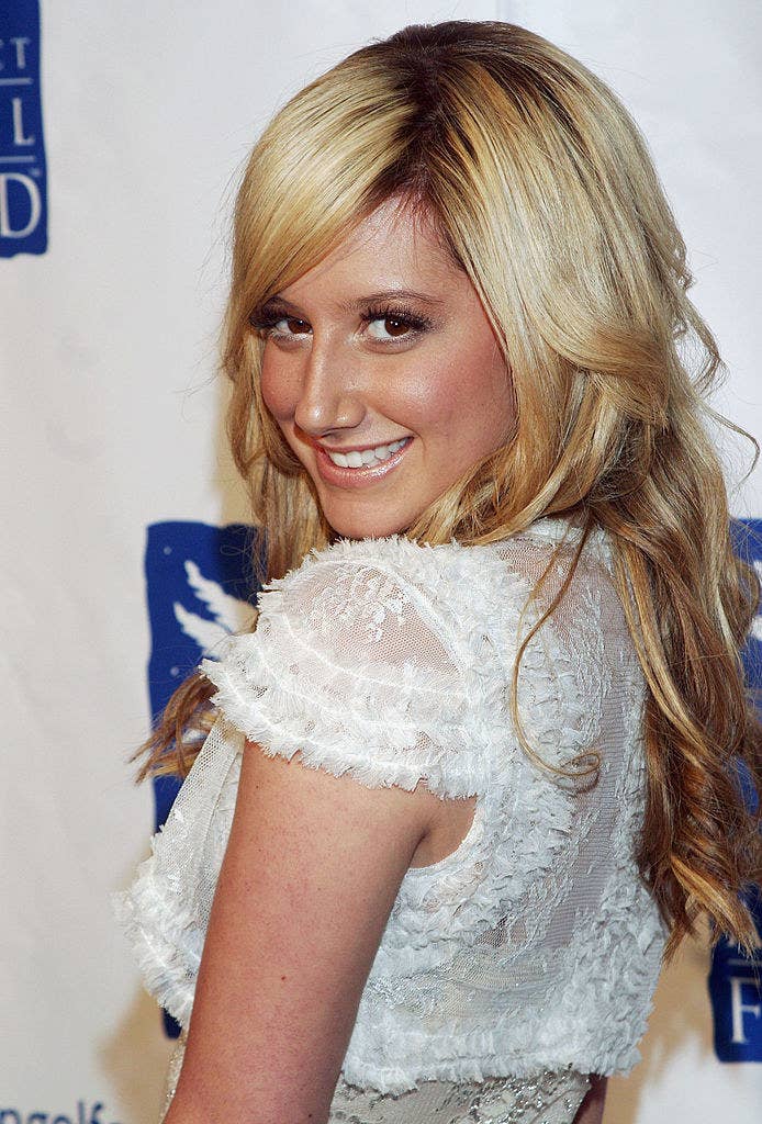 An Influencer Is Recreating Ashley Tisdale's Early 2000's Fashion