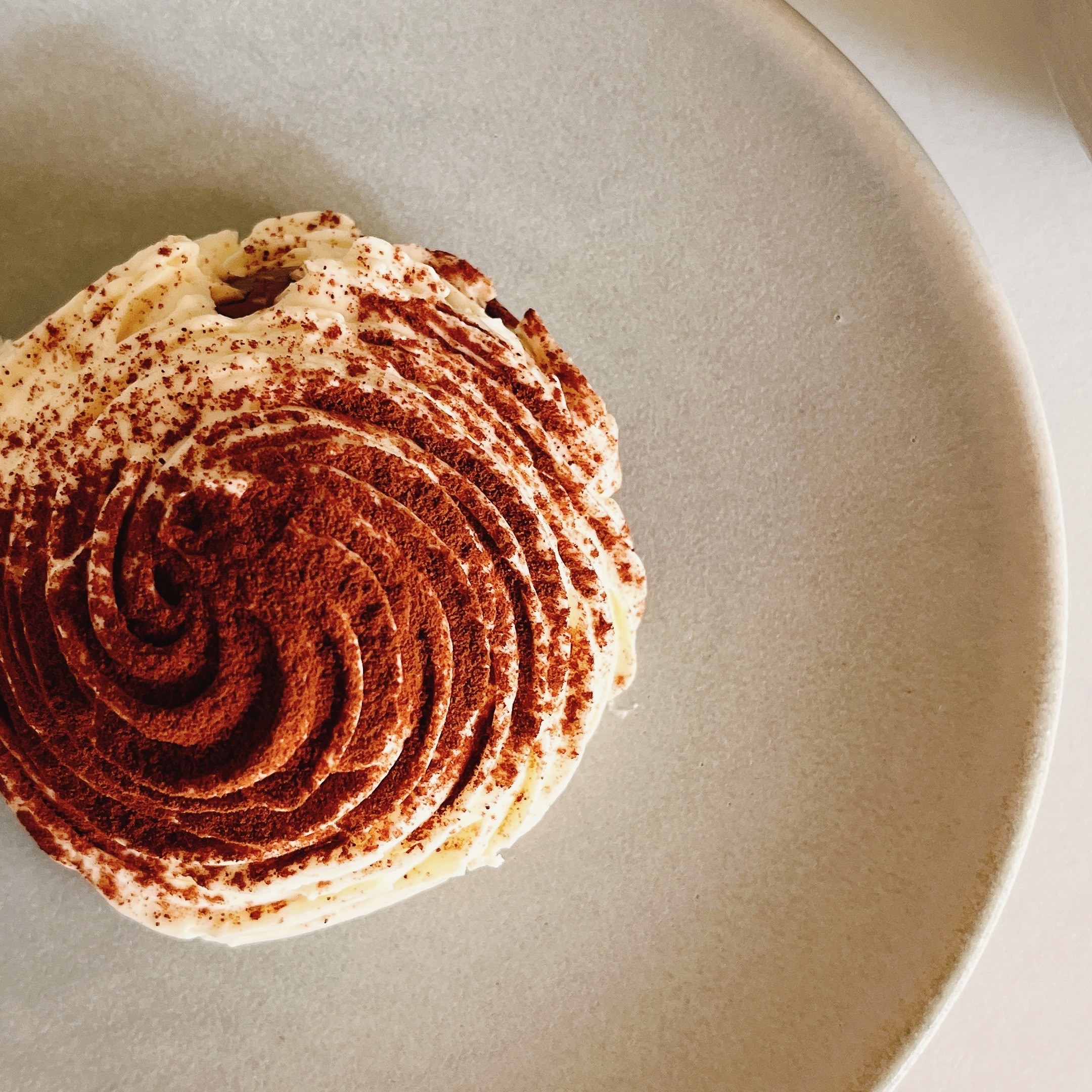 LAWSON(ローソン)のおすすめスイーツ「Uchi Café × 猿田彦珈琲 ティラミスモンブランケーキ」