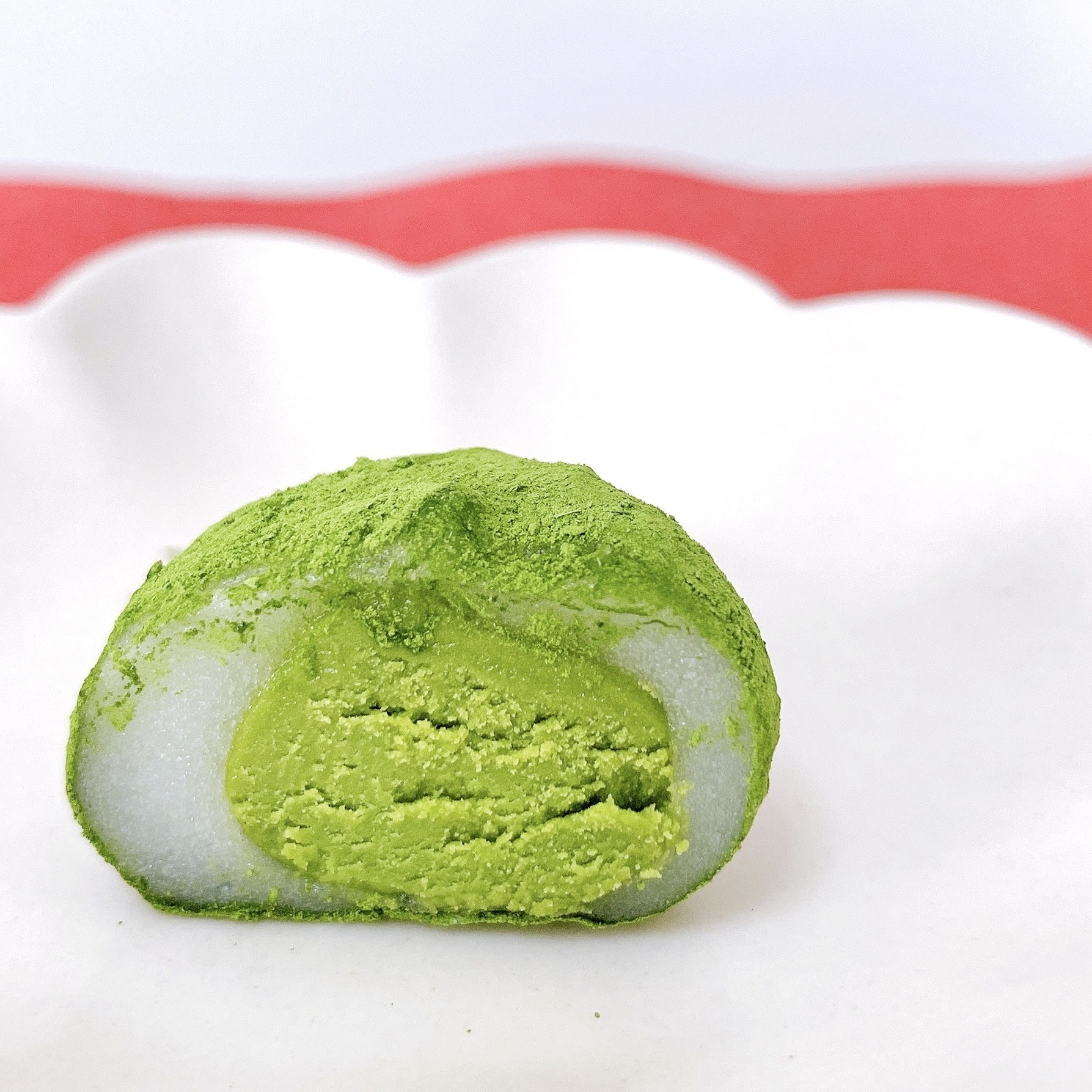 FamilyMart(ファミリーマート)のオススメのスイーツ「宇治抹茶の生チョコ餅(4個入)」