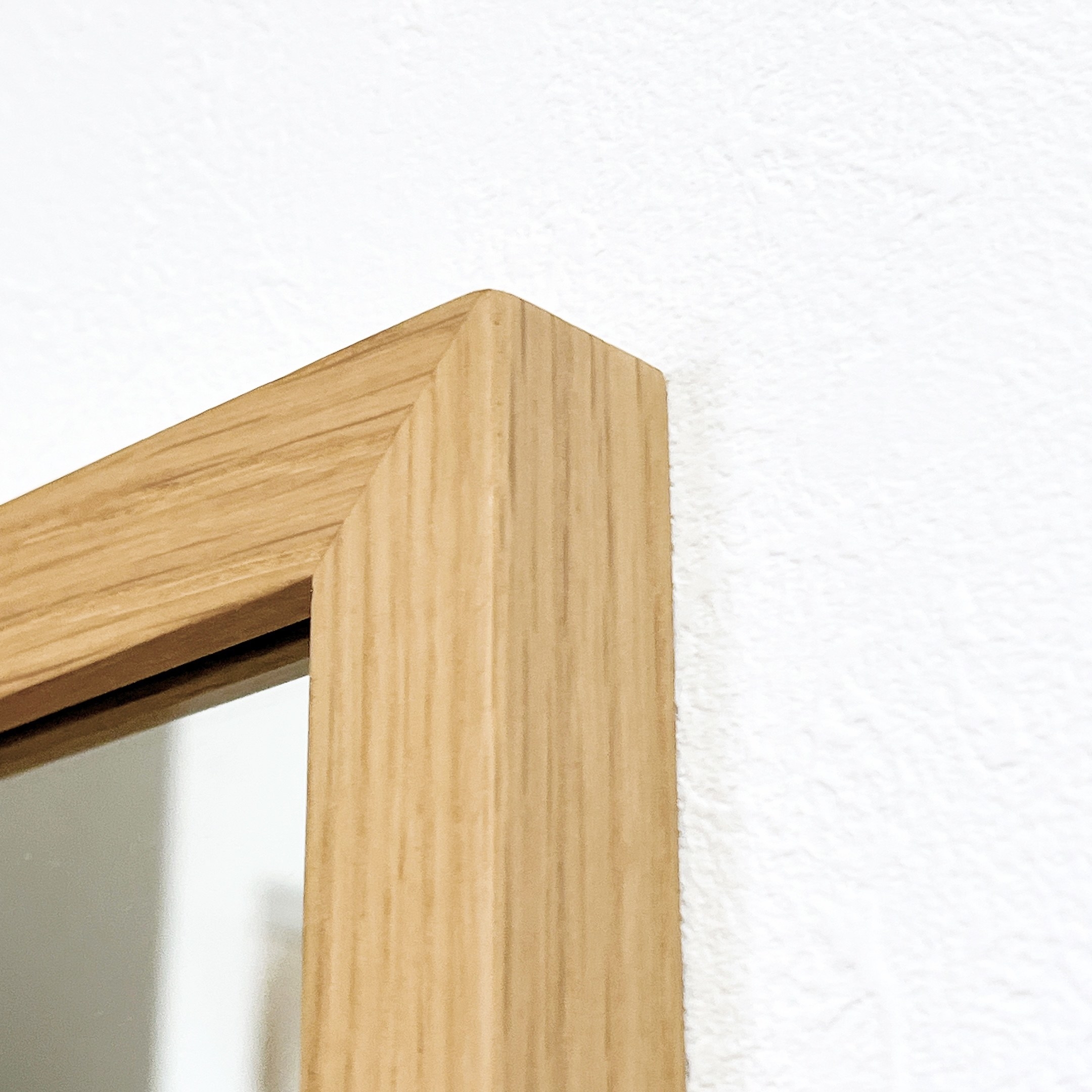 無印良品のおすすめのアイテム「壁に付けられる家具ミラー」