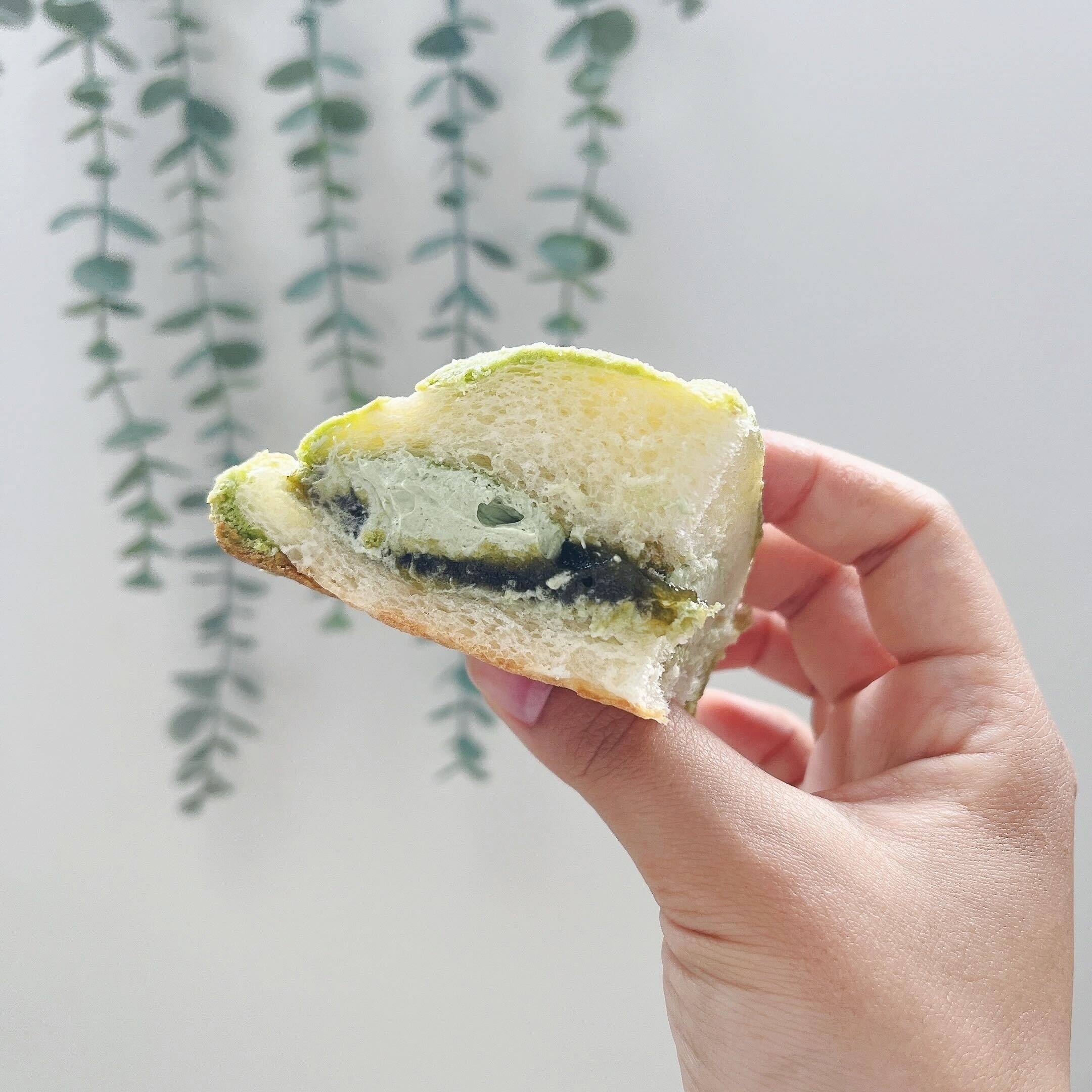 FamilyMart(ファミリーマート)のオススメのスイーツ「宇治抹茶メロンパン」