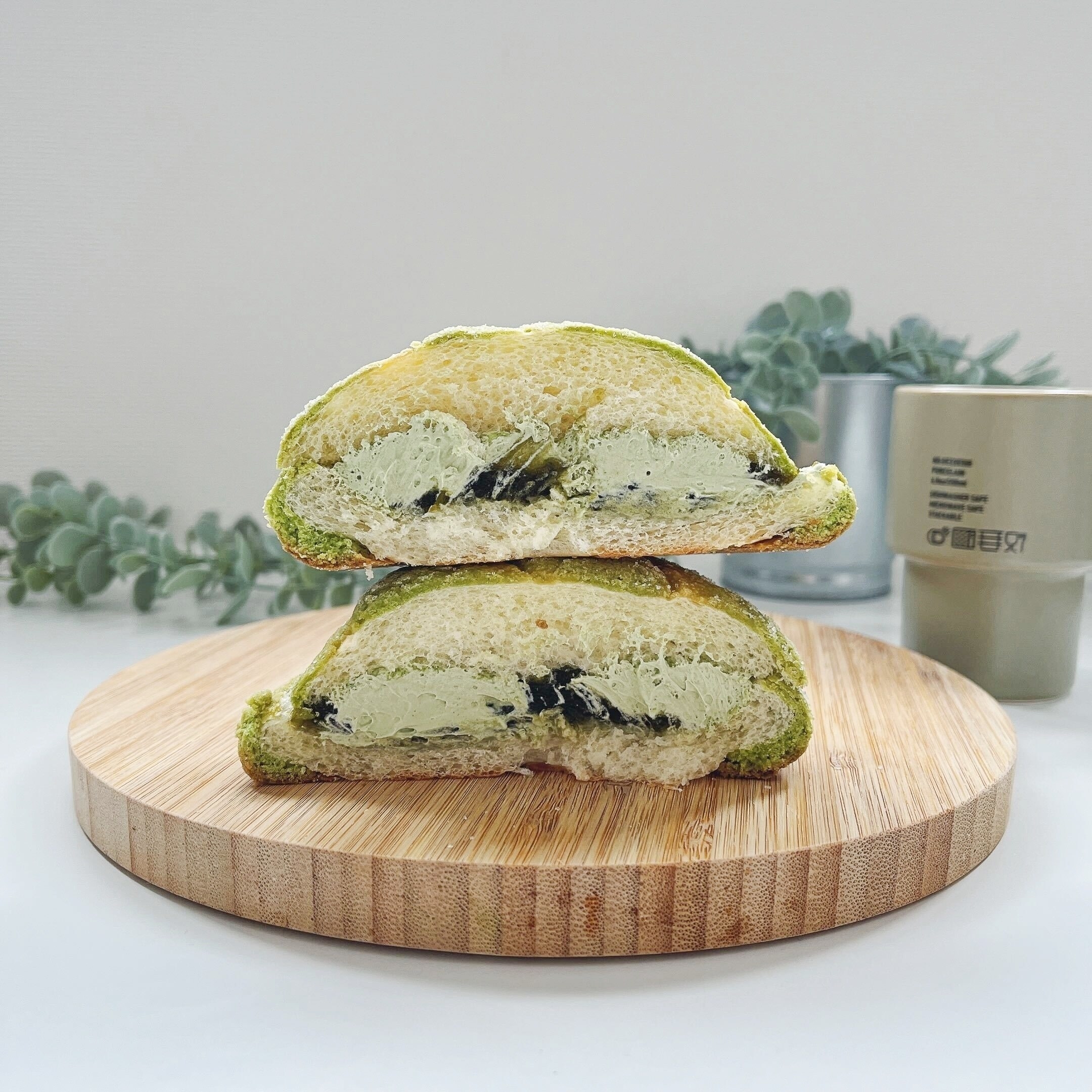 FamilyMart(ファミリーマート)のオススメのスイーツ「宇治抹茶メロンパン」