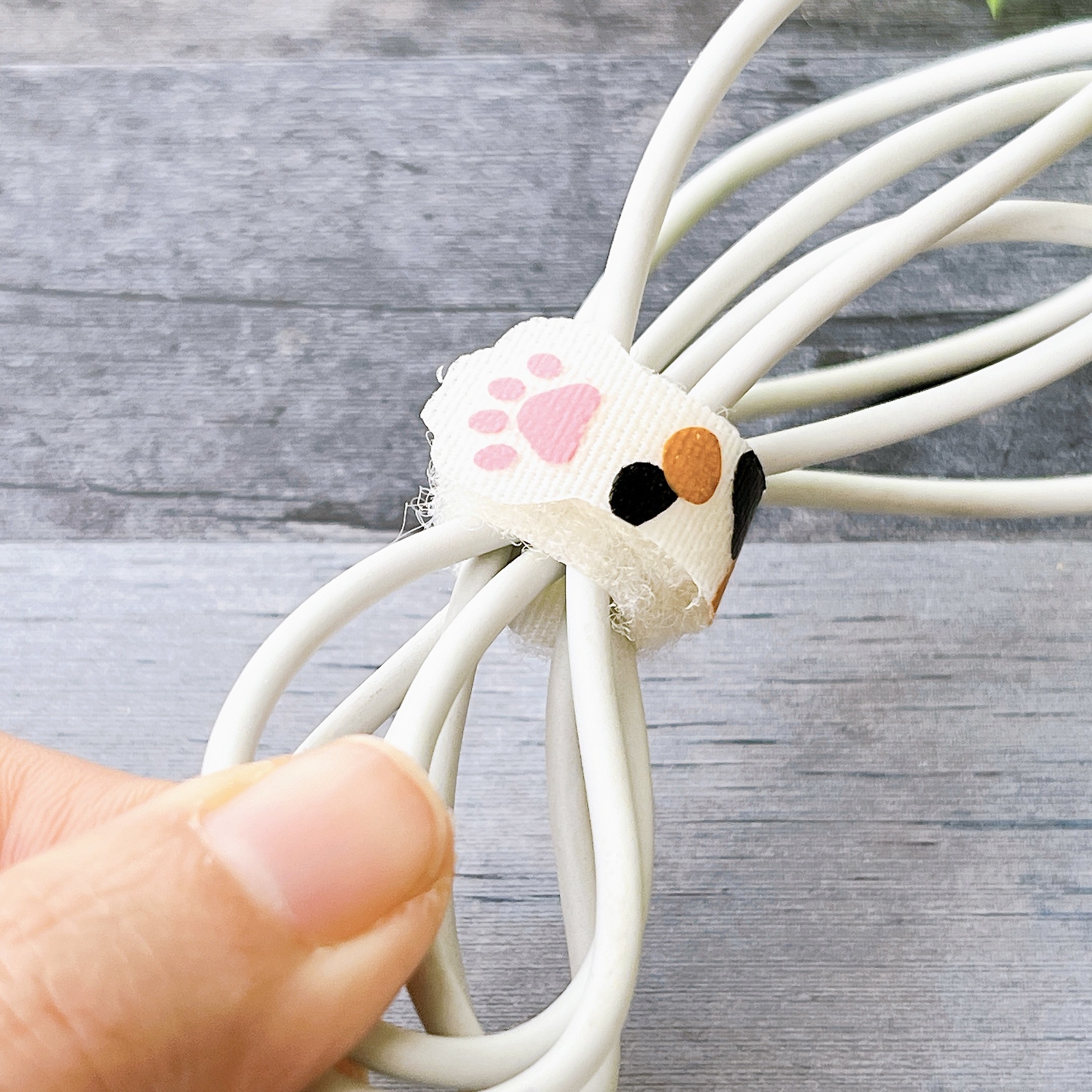 DAISO(ダイソー)のオススメ便利グッズ「ケーブルタイ(肉球柄)」